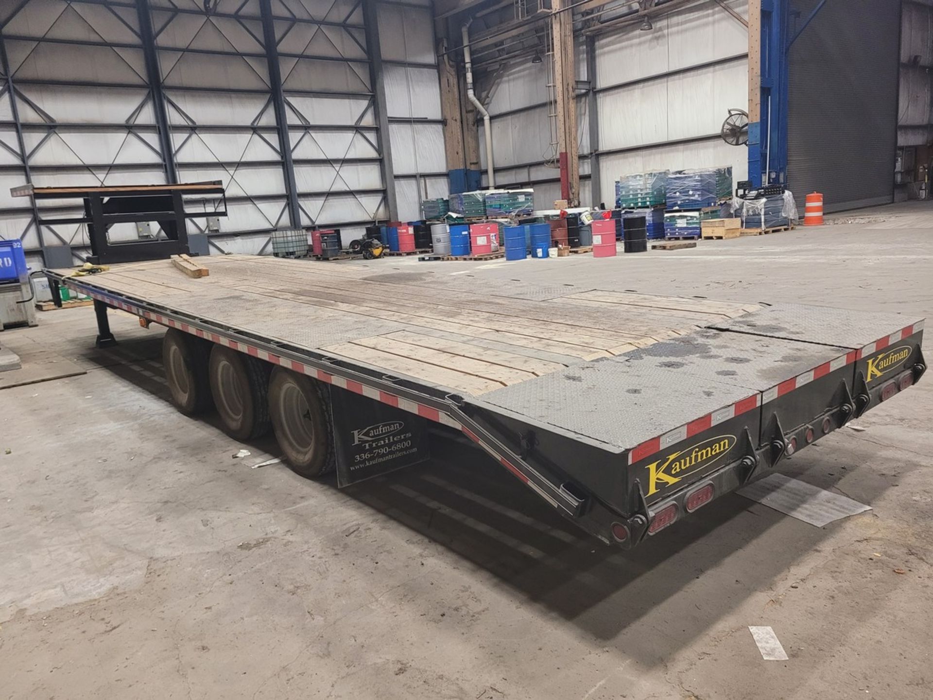 2018 Kaufman 30' Gooseneck 3-Axle Tilt Trailer - Image 3 of 10