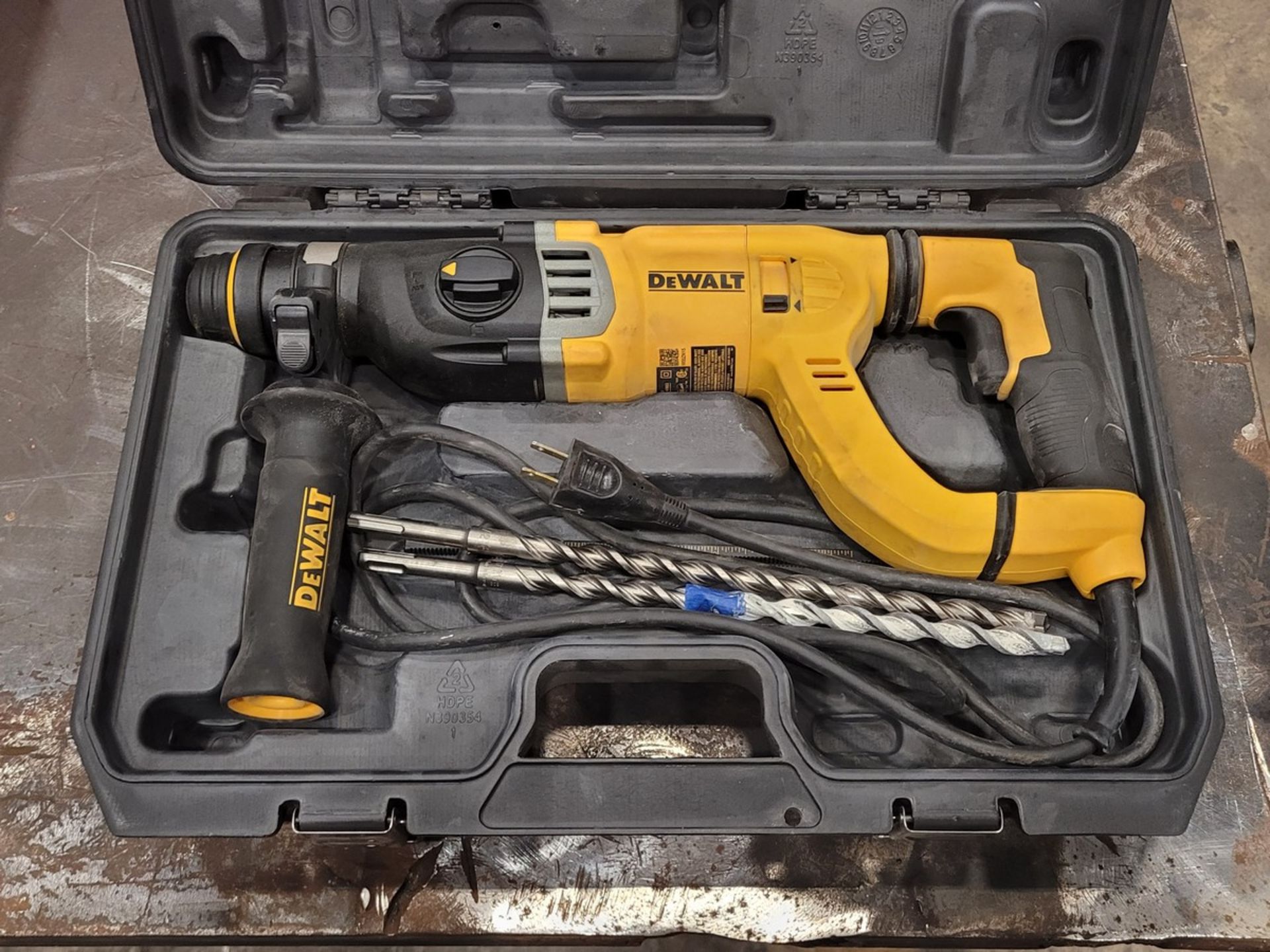 DeWalt D25263 3-Mode SDS D-Handle Electric Hammer Drill - Image 2 of 2