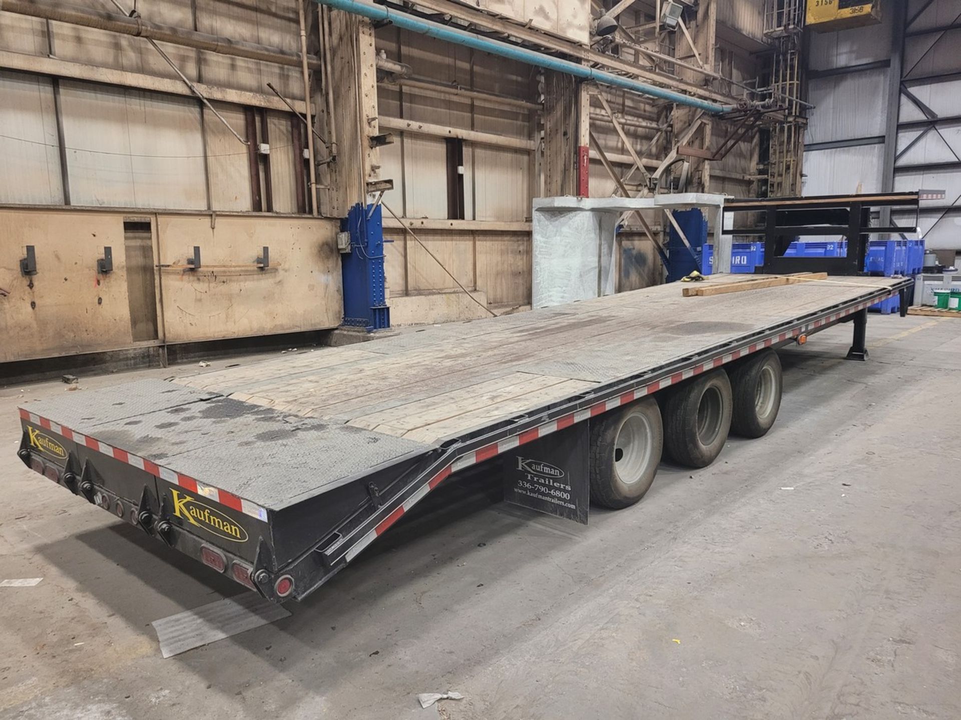 2018 Kaufman 30' Gooseneck 3-Axle Tilt Trailer - Image 4 of 10