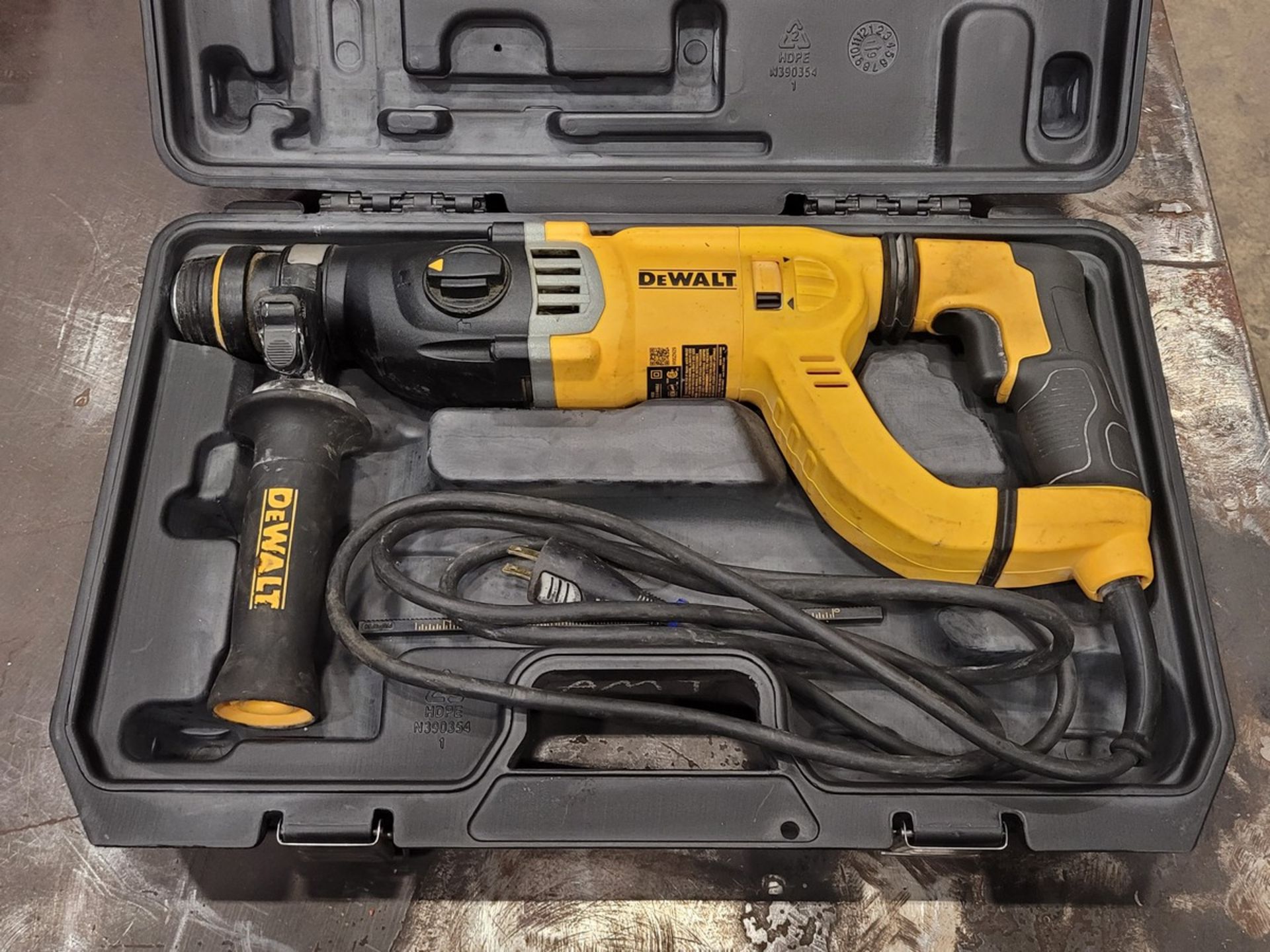 DeWalt D25263 3-Mode SDS D-Handle Electric Hammer Drill - Image 2 of 2