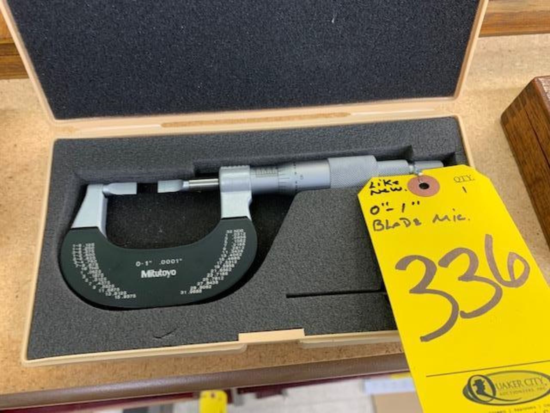 MITUTOYO LIKE-NEW 122-135 BLADE MICROMETER, 1 IN.