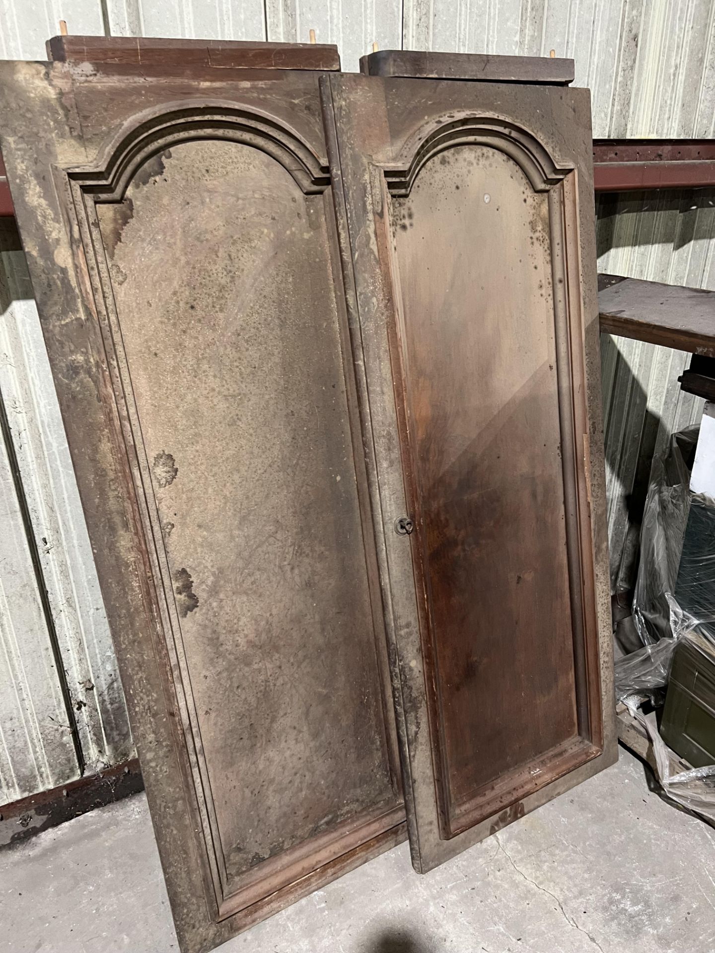 OLD DOORS - Image 2 of 4