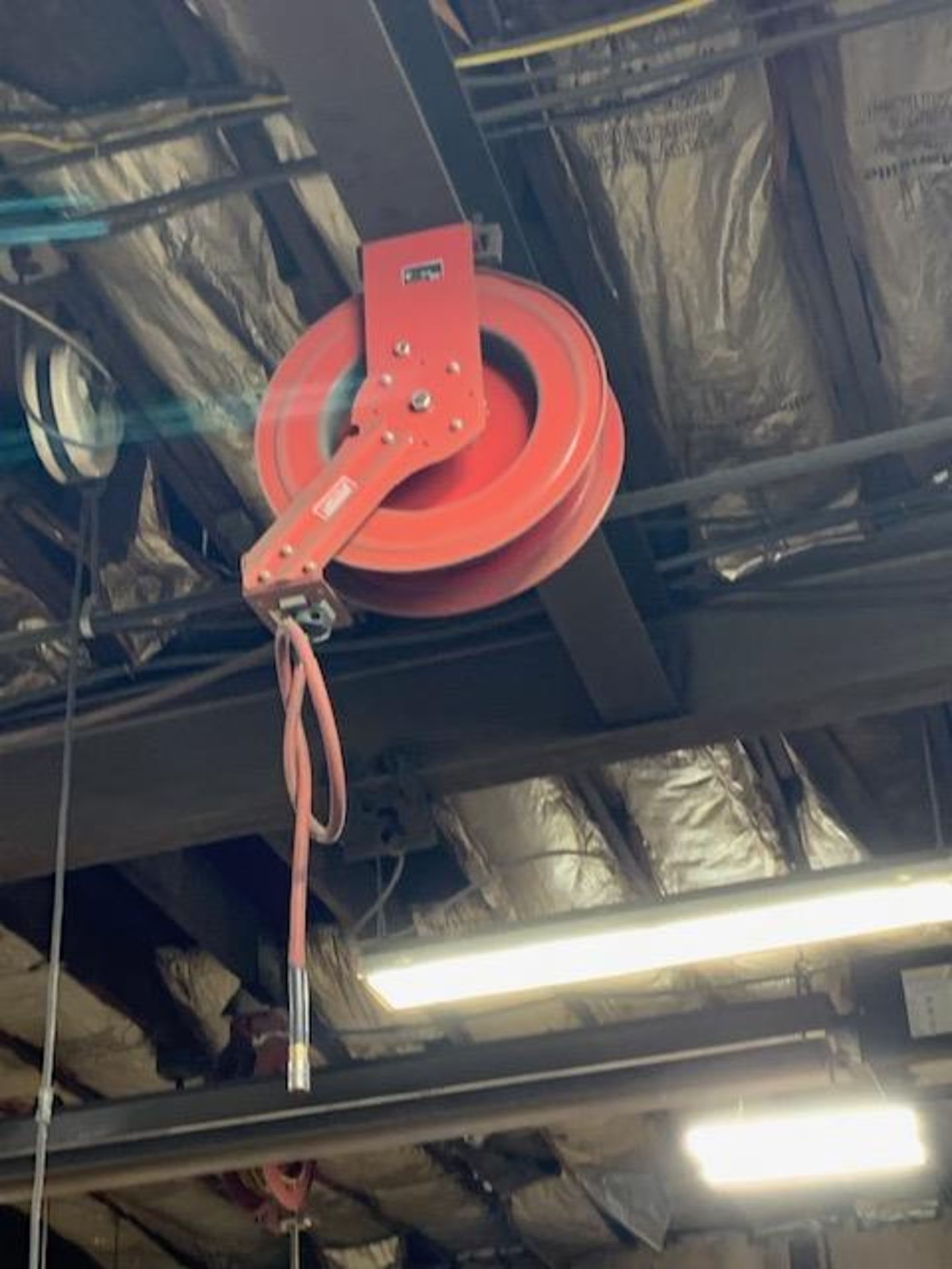 (2) LINCOLN AIRLINE REELS, MOUNTED TO CEILING - Image 5 of 5