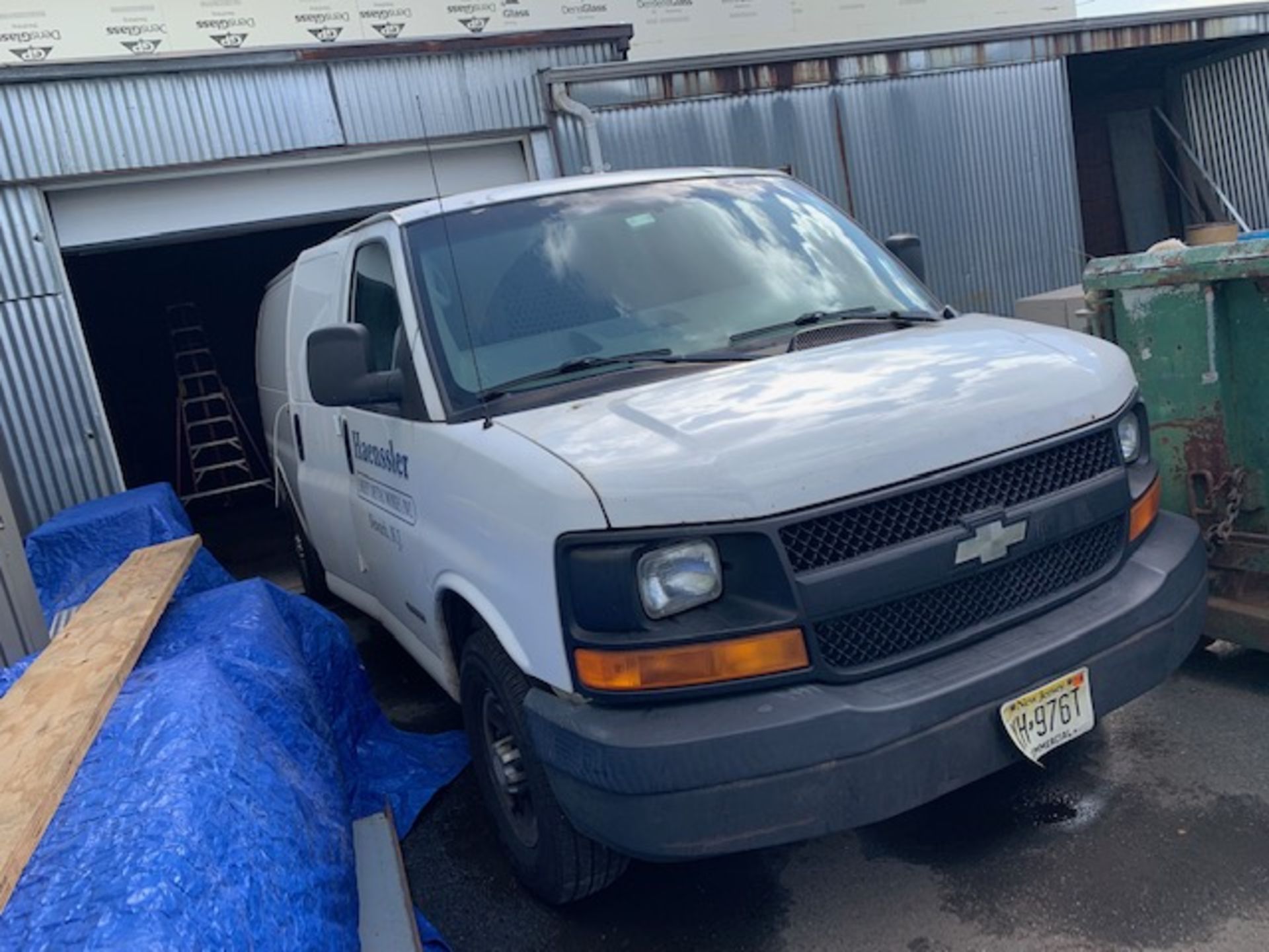 2006 CHEVROLET EXPRESS 2500 CARGO VAN, VIN 1GCGG29VX61261465, 186,505 MILES, CARGO HARDWARE RACKS… - Image 2 of 12