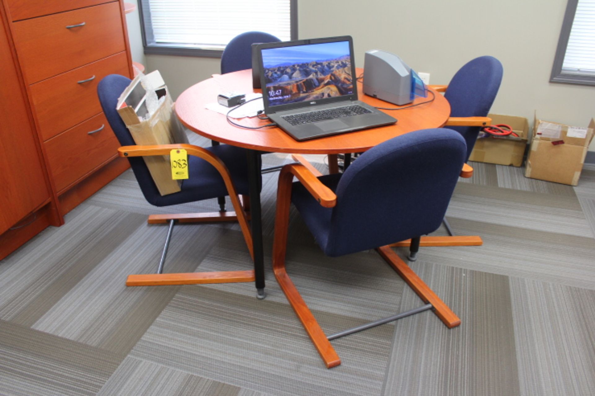 ROUND CONFERENCE TABLE WITH 4-SLED BASE CHAIRS