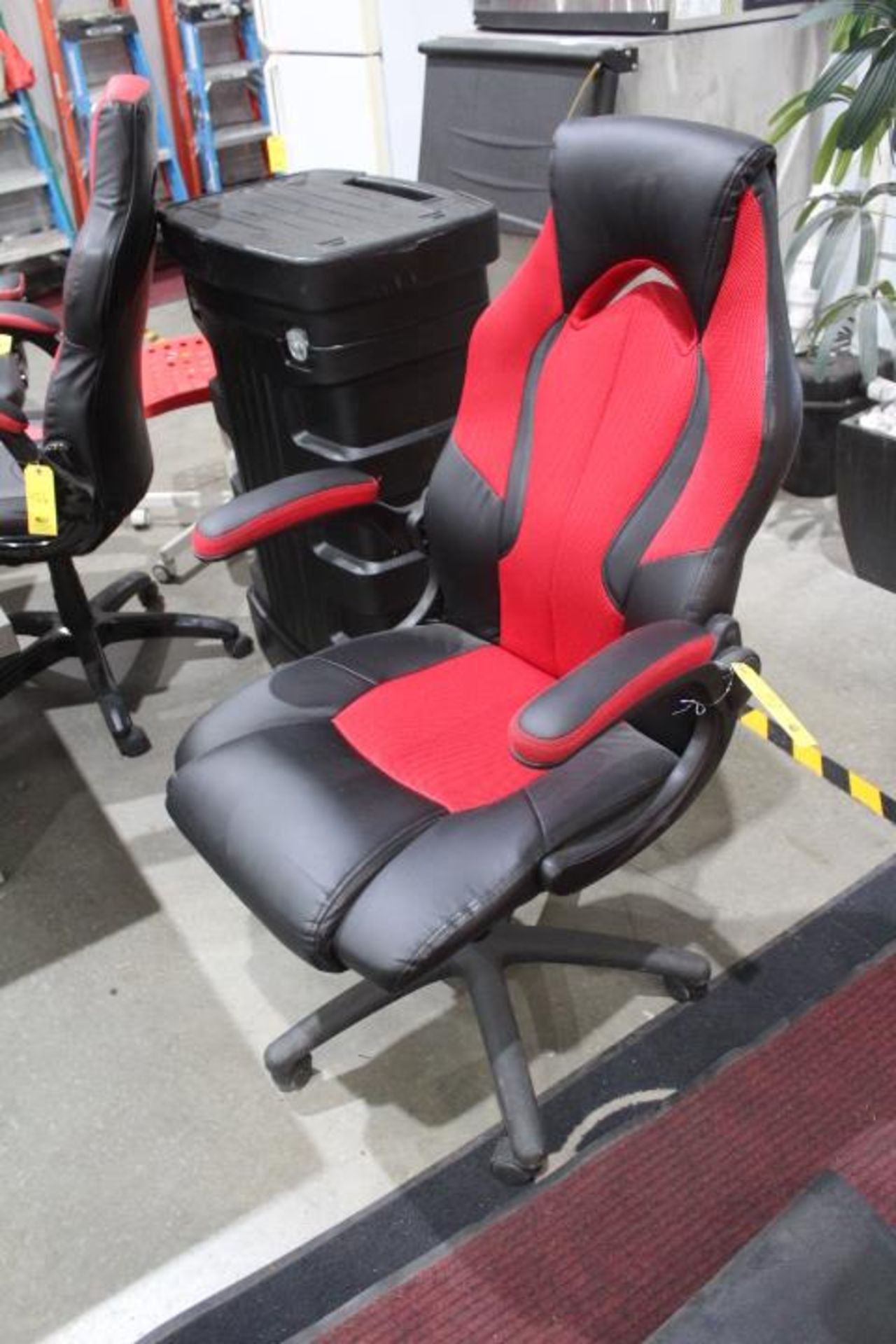 HYDRAULIC BASE GAMING CHAIR