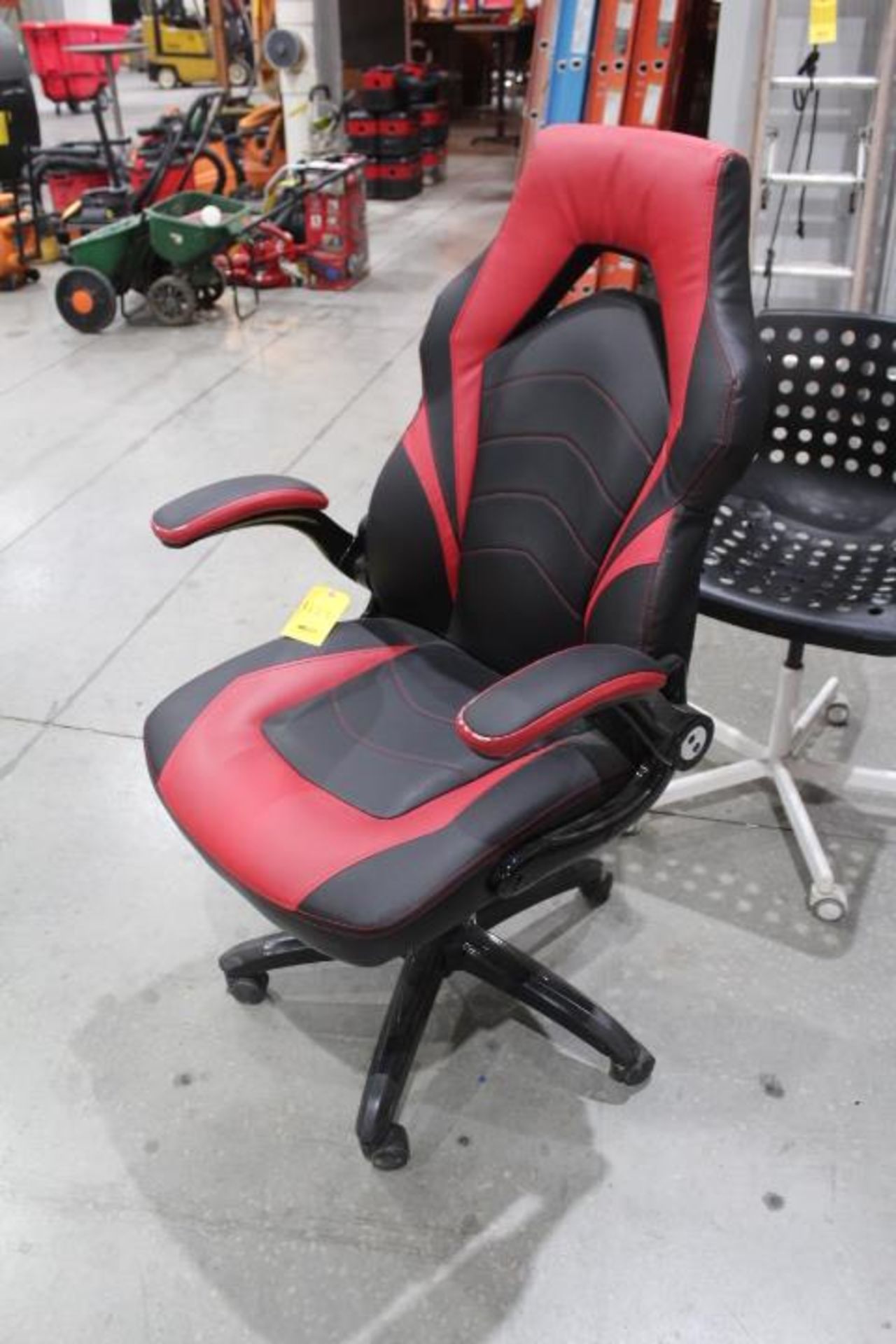 HYDRAULIC BASE GAMING CHAIR