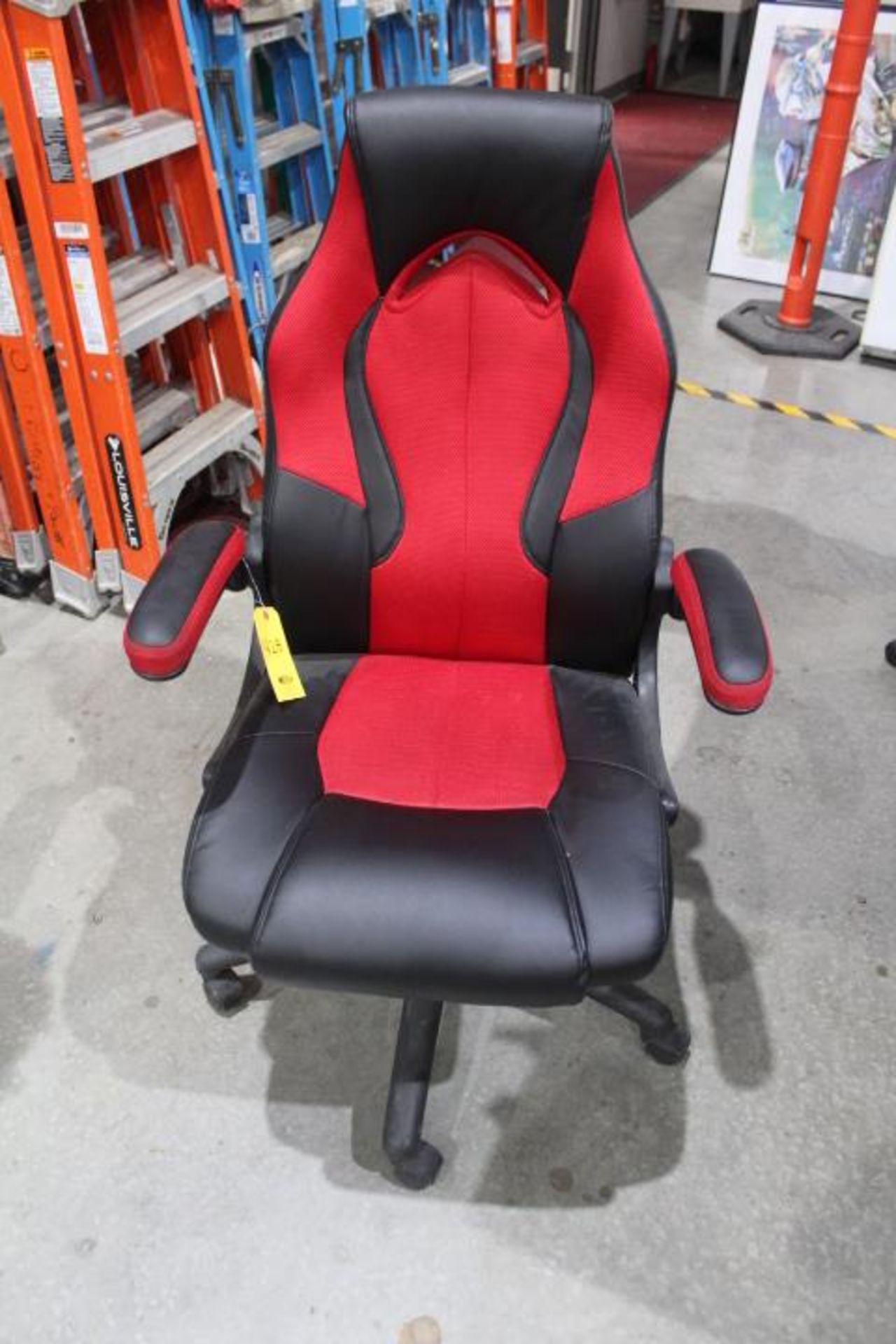 HYDRAULIC BASE GAMING CHAIR