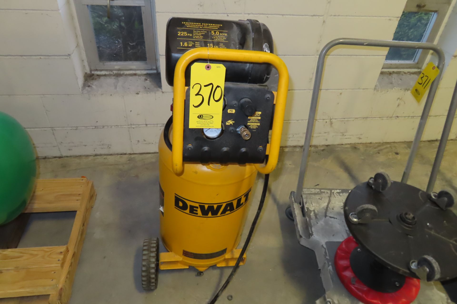 2020 DEWALT D55168 PORTABLE AIR COMPRESSOR, 1.6 HP, 15 GALLON TANK, 225 PSI