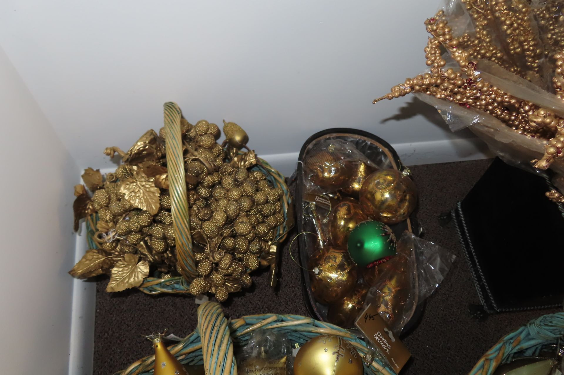 XMAS FLOWERS AND ORNAMENTS, (2) ANGELS, GOLD DECORATIVE ROPE AND RIBBON, (2) TIN… - Image 8 of 10