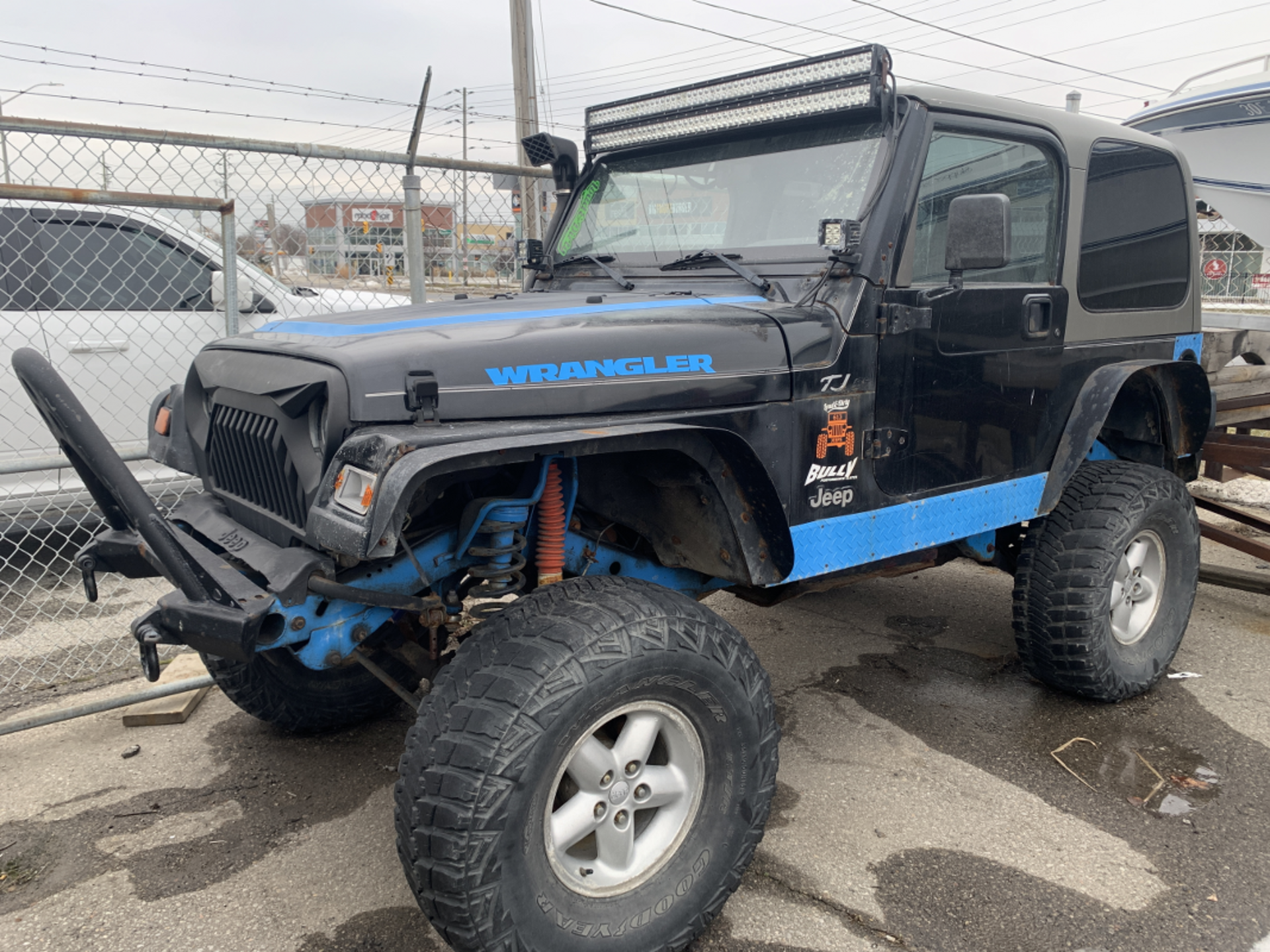 1997 JEEP WRANGLER TJ  4C W/LIFT KIT & OFFROAD ACCESSORIES - W/ N/A  KM - VIN # 1J4FY29PXVP4