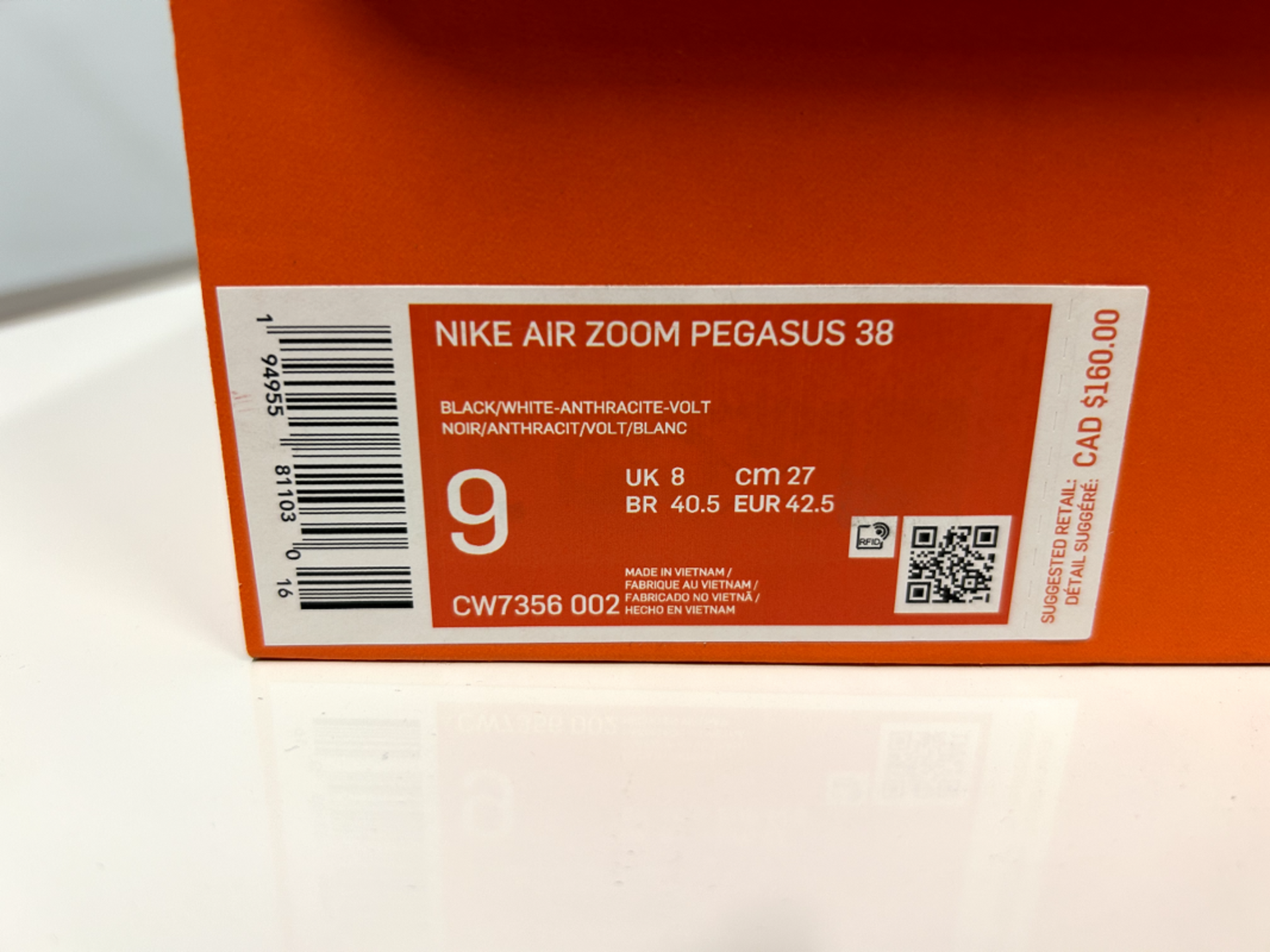 Nike - Men's Size 9 - Air Zoom Pegasus 38 - QTY: 1 - Approx. MSRP $160.00 CAD - Image 2 of 2