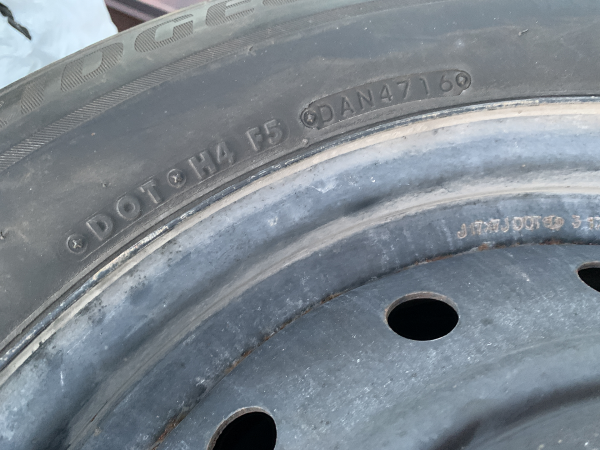 Bridgestone - Blizzak WS80 Winter Tires - Size: 225/65/R17 - Qty: 4 - Image 4 of 4