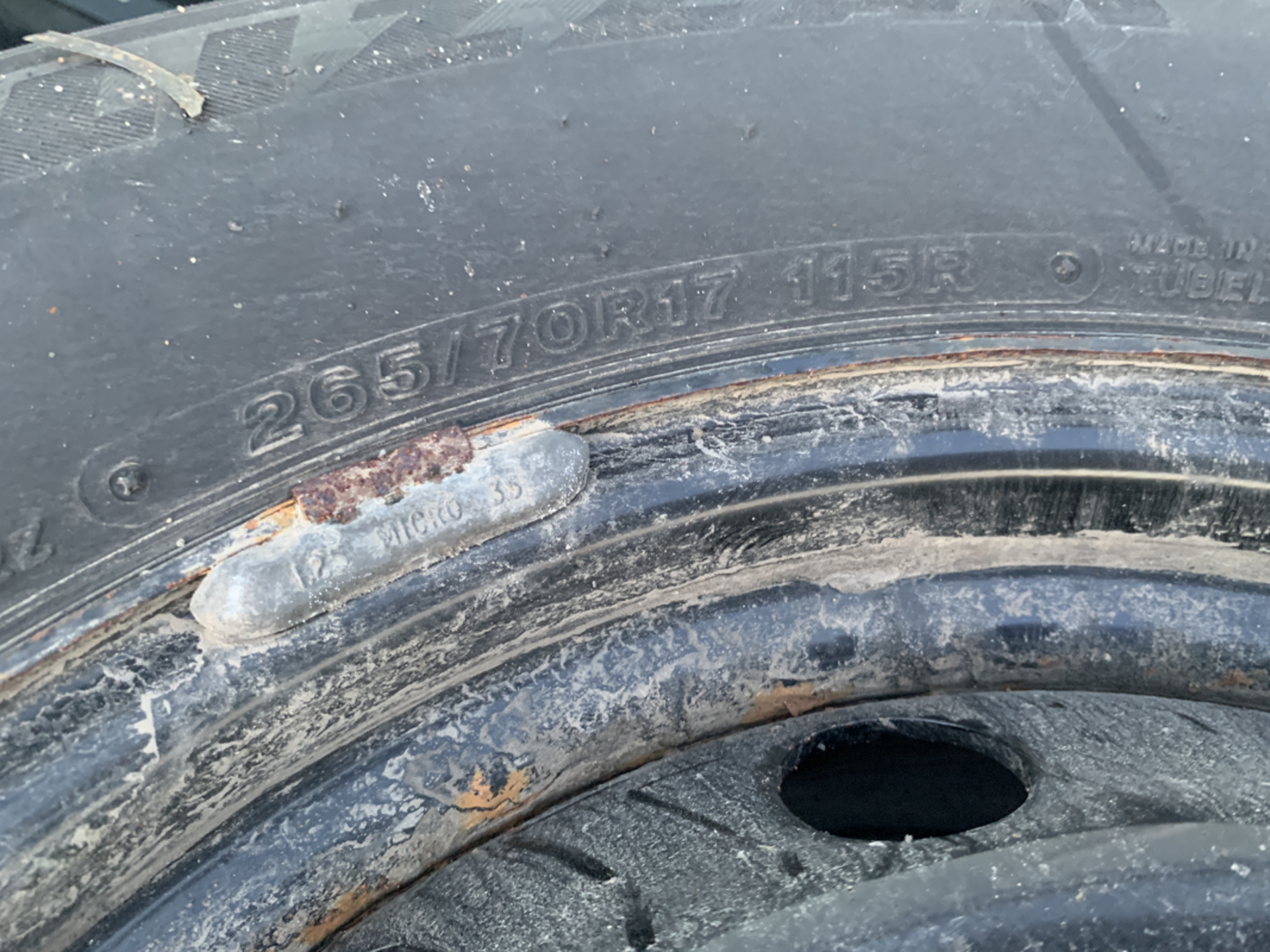Bridgestone - Blizzak DM-V2 Winter Tires - Size: 265/70/R17 - Qty: 4 - Image 3 of 4