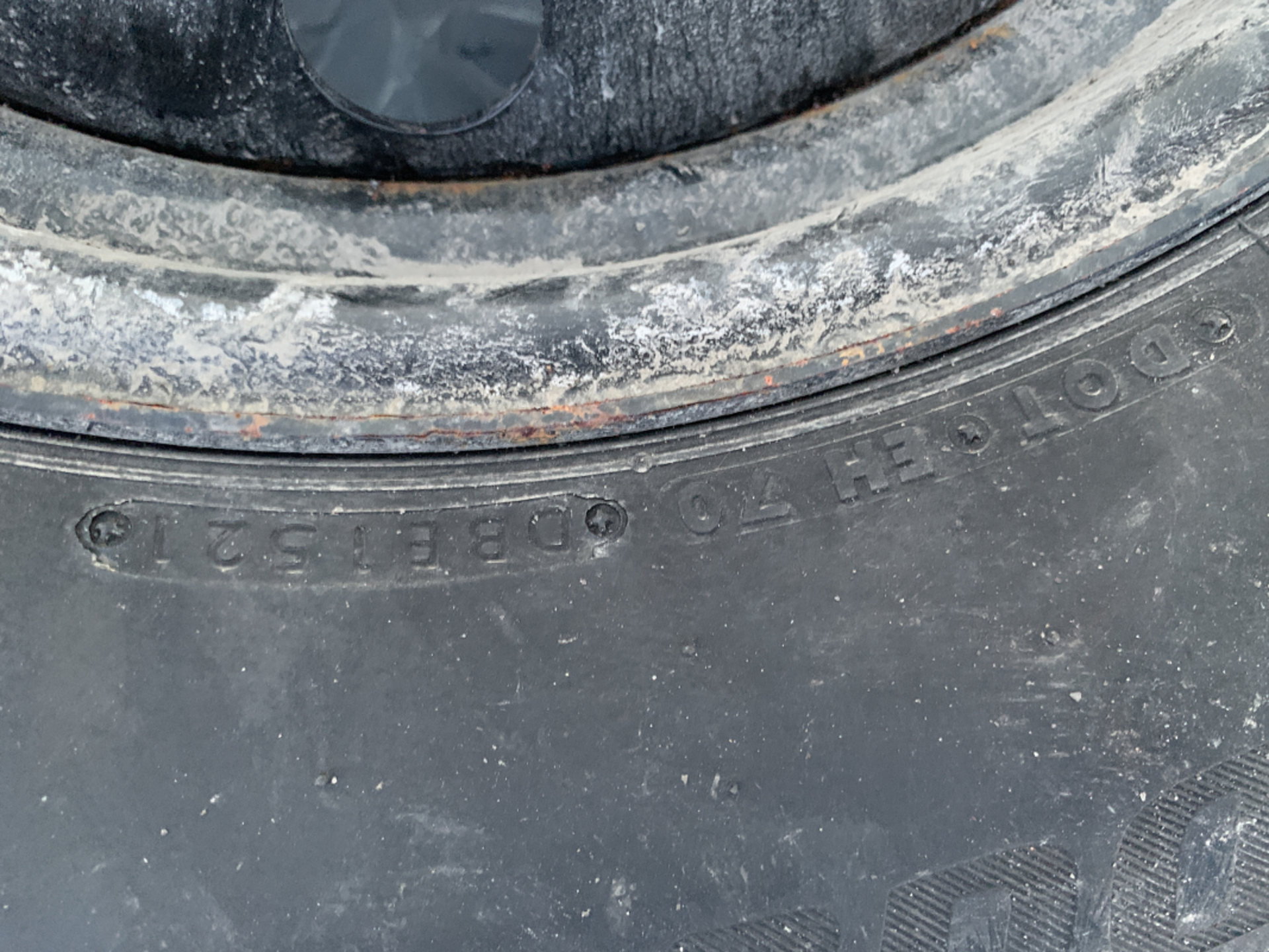 Bridgestone - Blizzak DM-V2 Winter Tires - Size: 265/70/R17 - Qty: 4 - Image 4 of 4