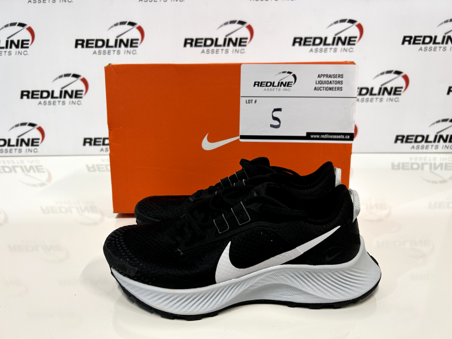 Nike - Women's Size 6.5 - Pegasus Trail 3 - QTY: 1 - Approx. MSRP $190.00 CAD