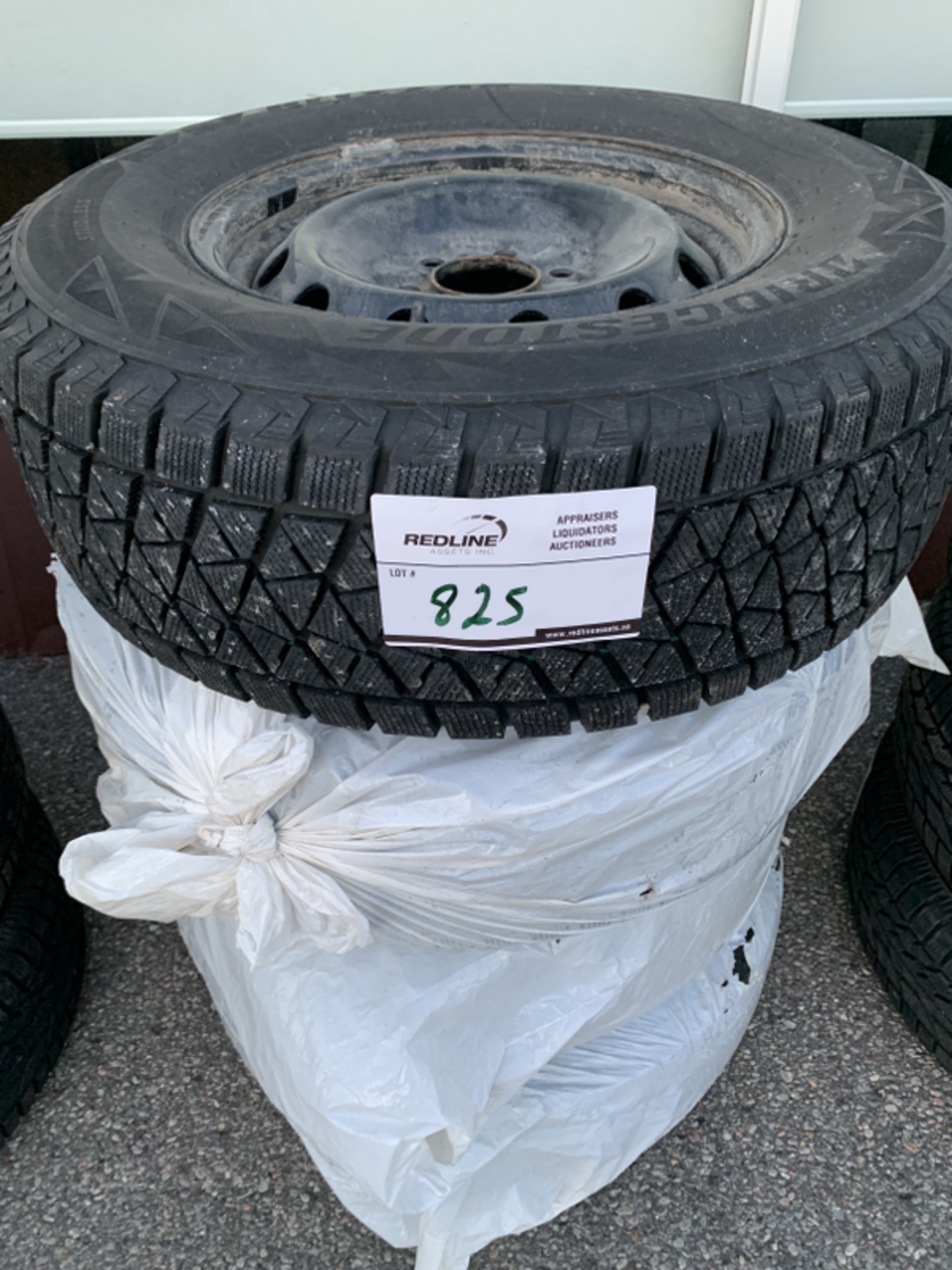 Bridgestone - Blizzak DM-V2 Winter Tires - Size: 265/70/R17 - Qty: 4