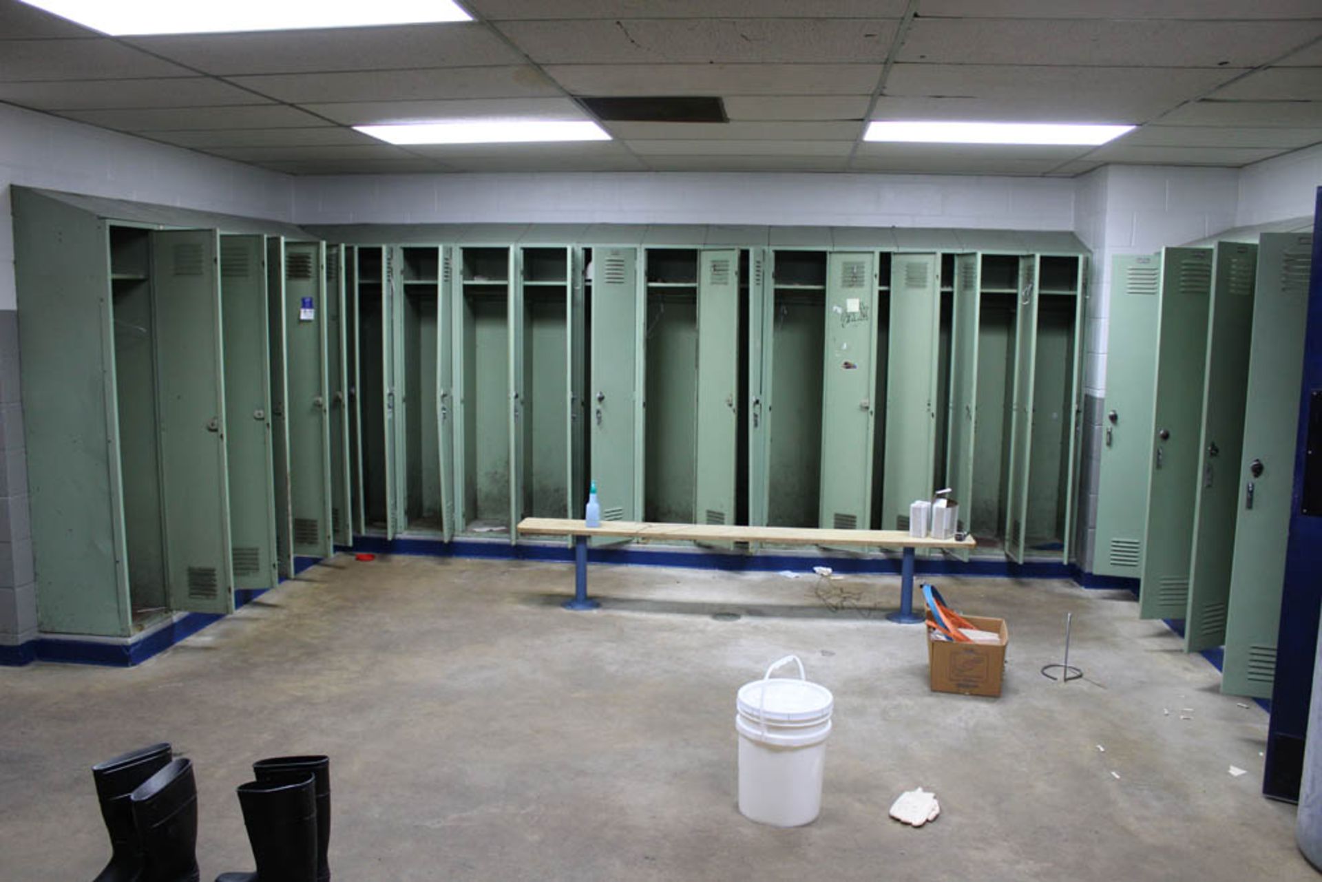 Men's Changing Room - Image 4 of 5