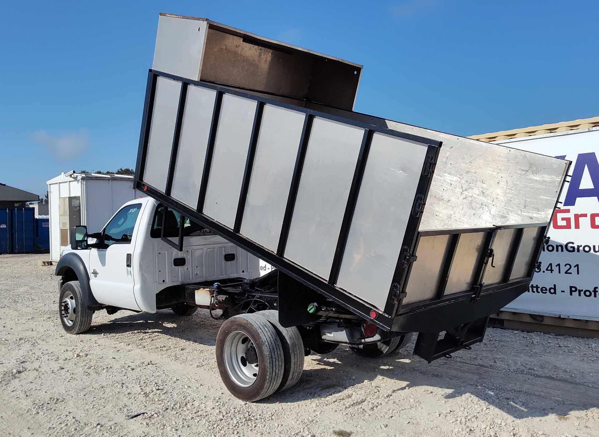 2014 Ford F-550 Debris Dump Truck - Image 4 of 33