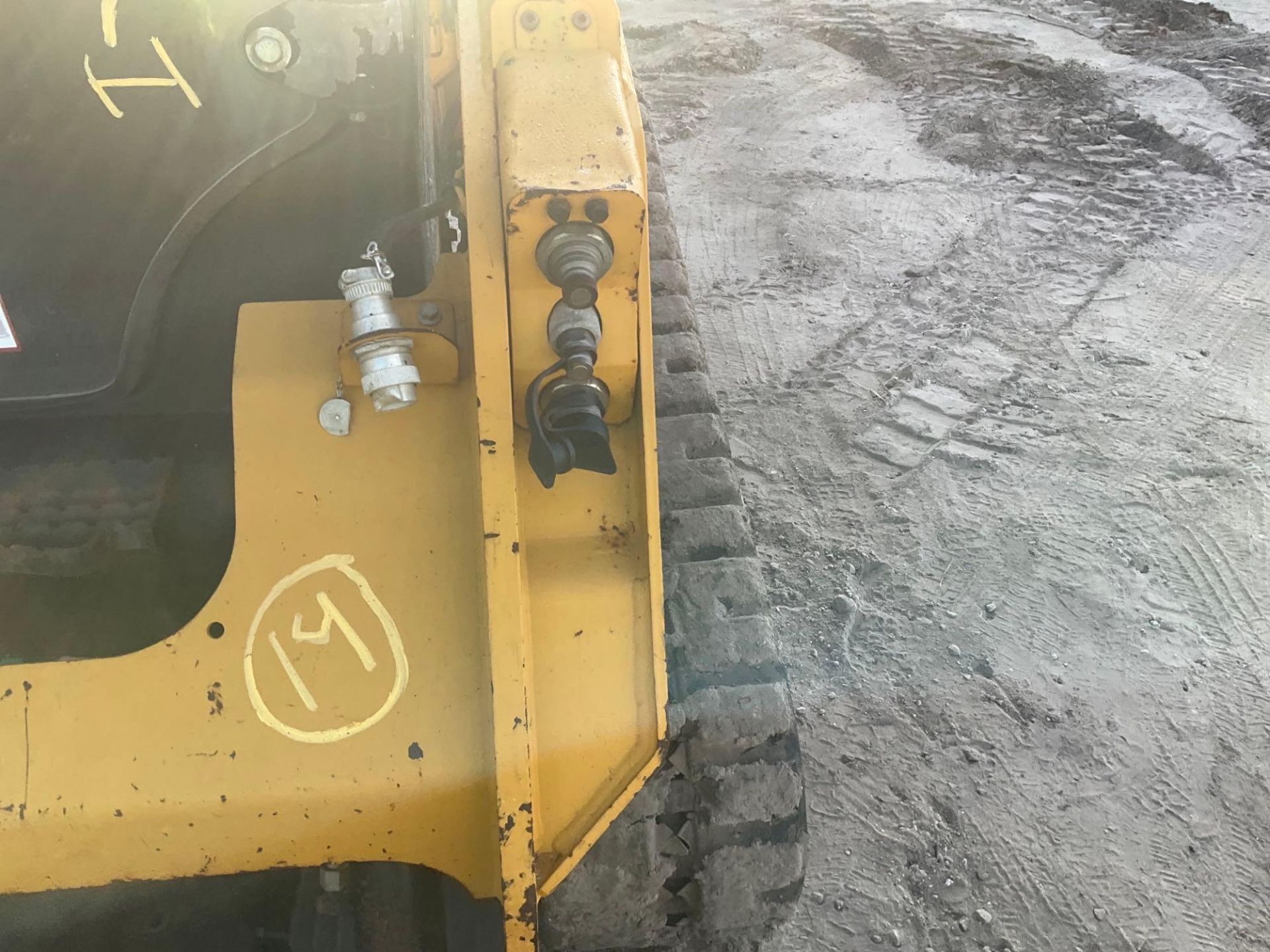2018 Caterpillar 259D Compact Track Loader Skid Steer - Image 27 of 32