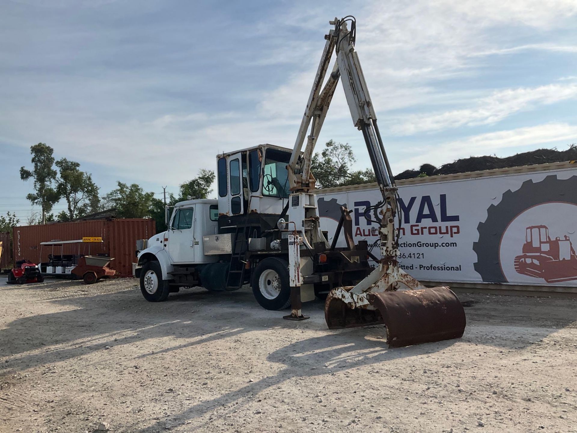 2000 International 4700 Grapple Truck - Image 19 of 35