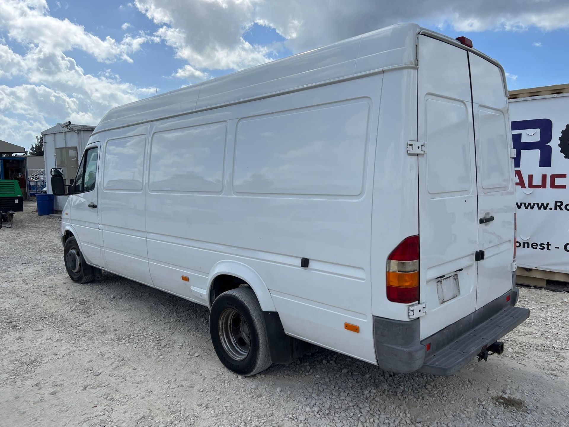 2004 Freightliner Cargo Van - Image 5 of 20