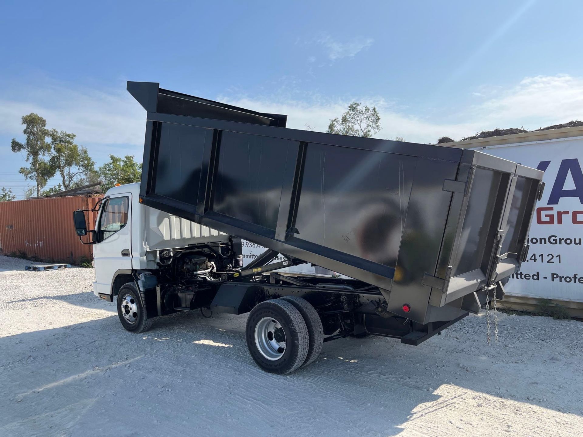 2007 Mitsubishi Debris Dump Truck - Image 3 of 31