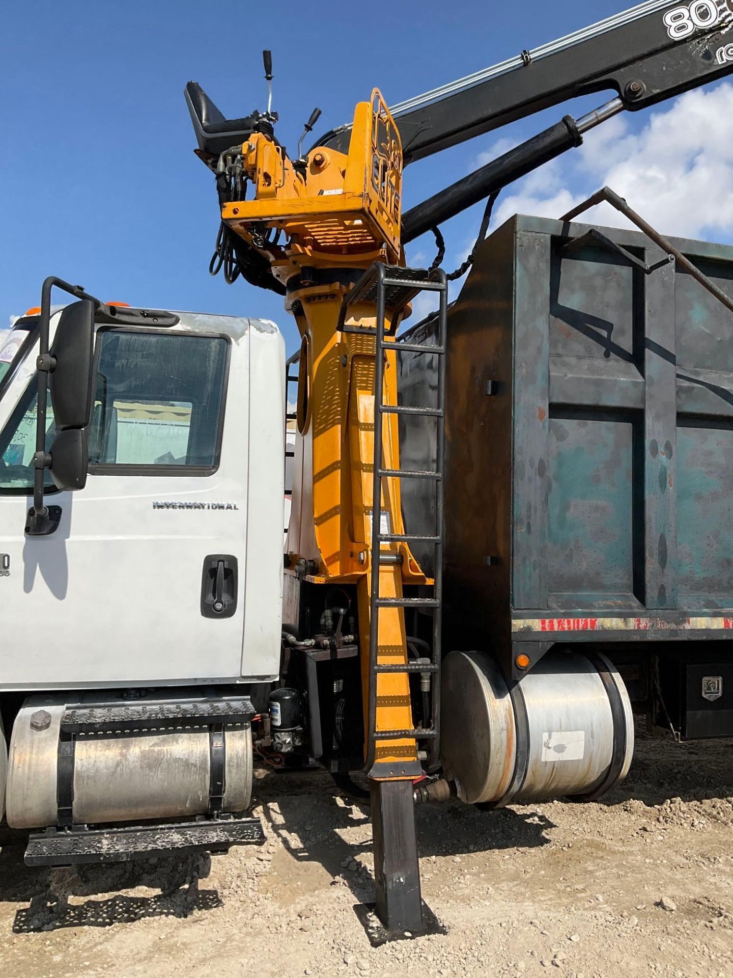 2006 International 4300 Rotobec 80 Elite Grapple Debris Truck - Image 13 of 51