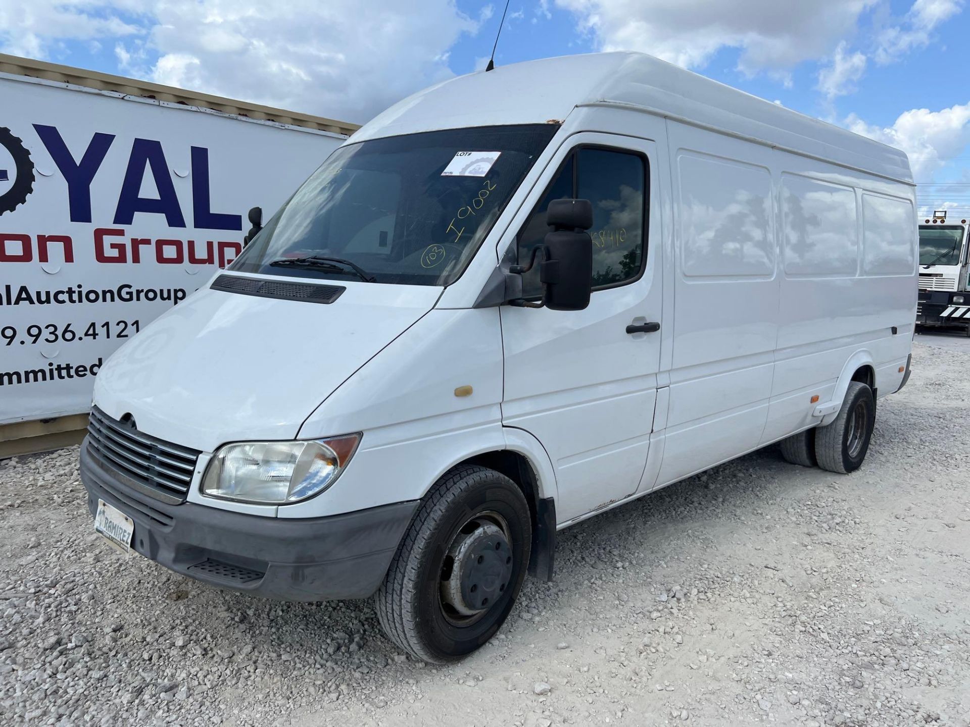 2004 Freightliner Cargo Van - Image 2 of 20