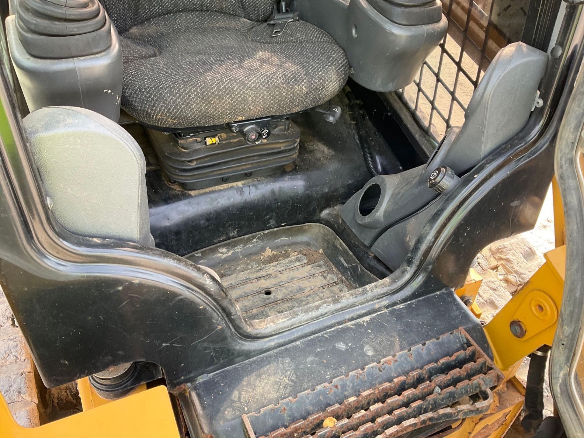 2018 Caterpillar 259D Compact Track Loader Skid Steer - Image 10 of 32