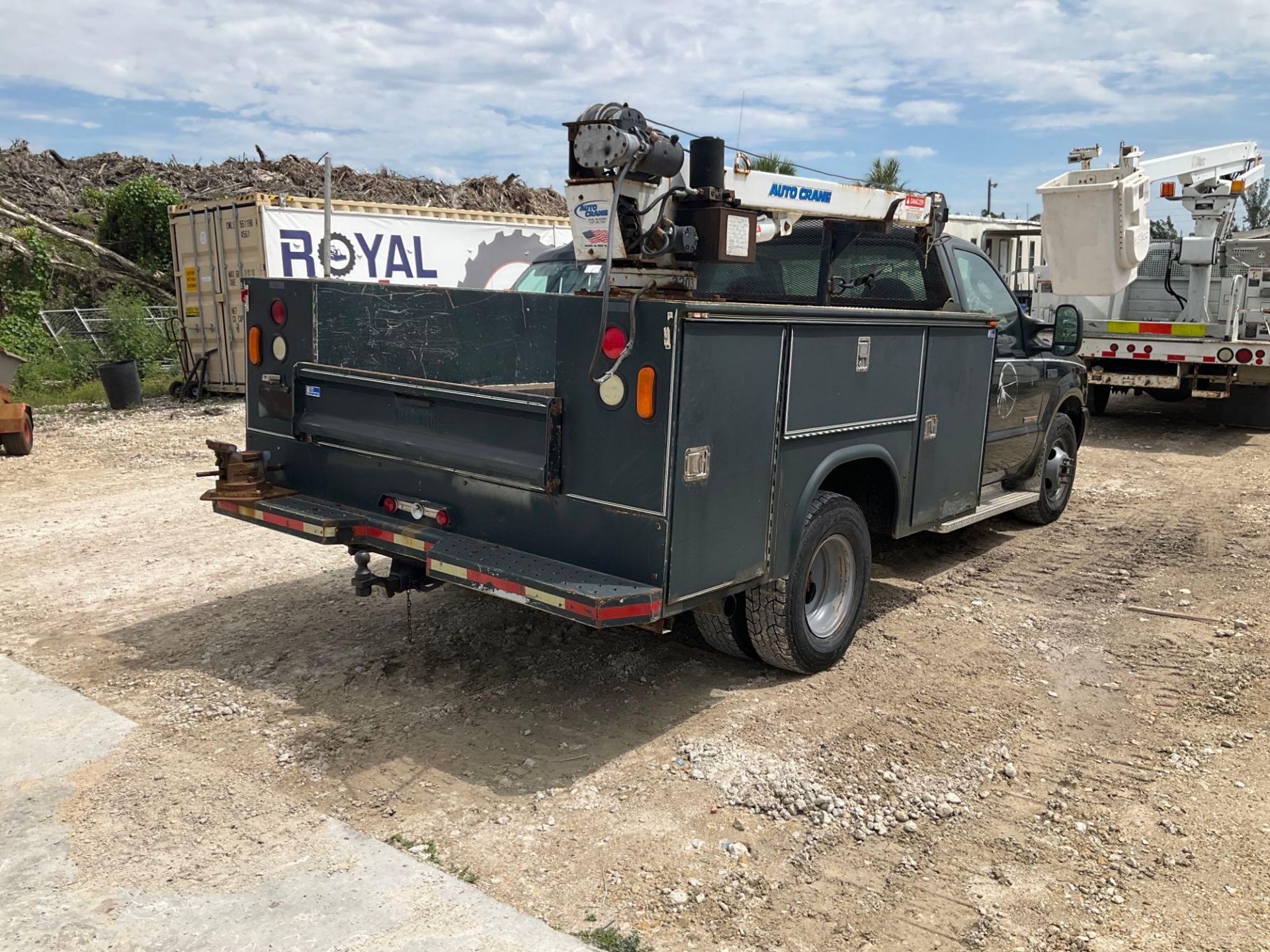 2003 Ford F-350 Service Crane Truck - Image 3 of 28