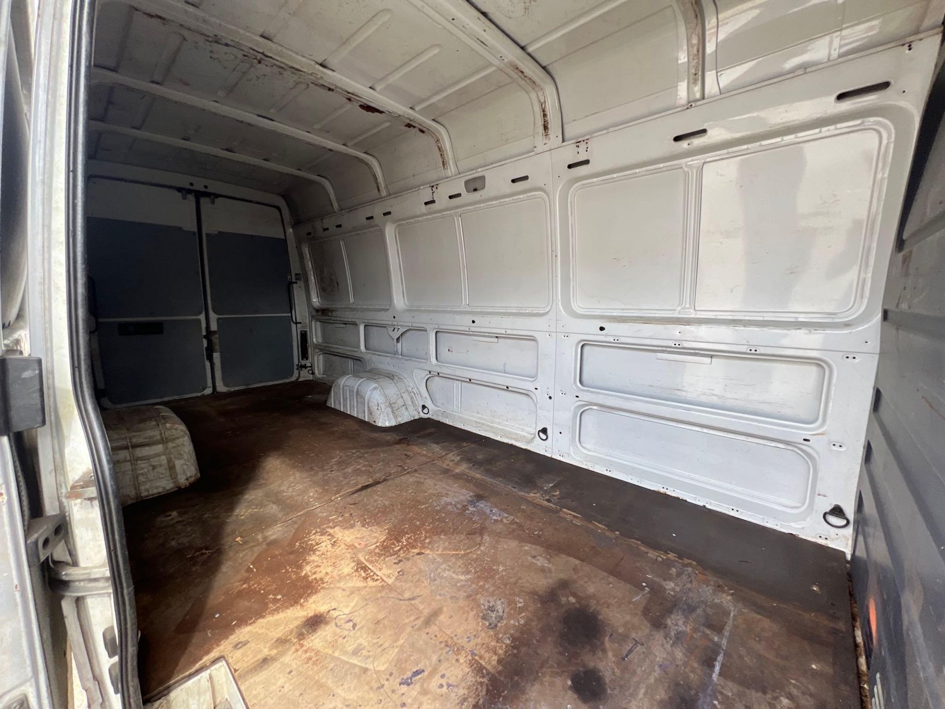 2004 Freightliner Cargo Van - Image 16 of 20