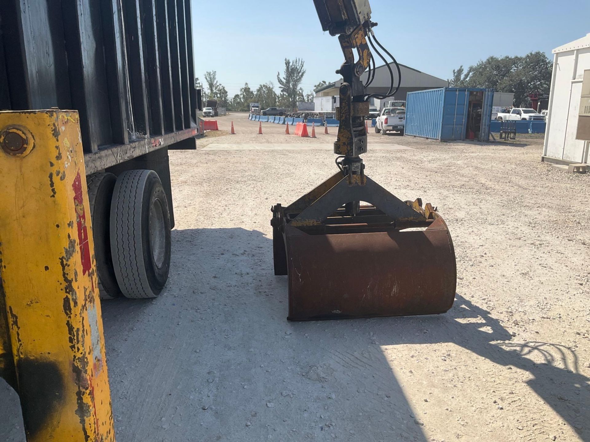 2005 Sterling Acterra Grapple Debris Dump Truck - Image 12 of 29