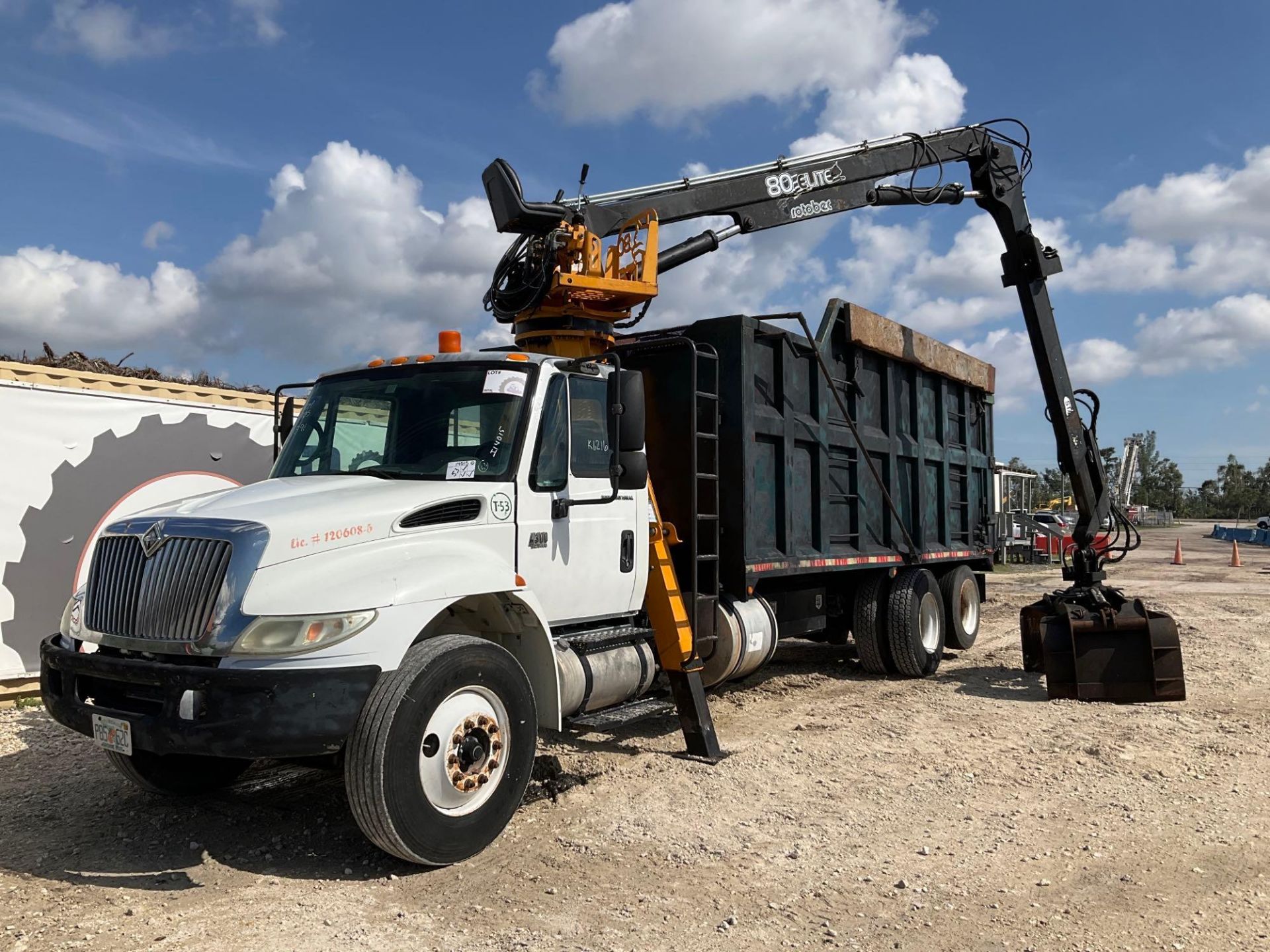 2006 International 4300 Rotobec 80 Elite Grapple Debris Truck