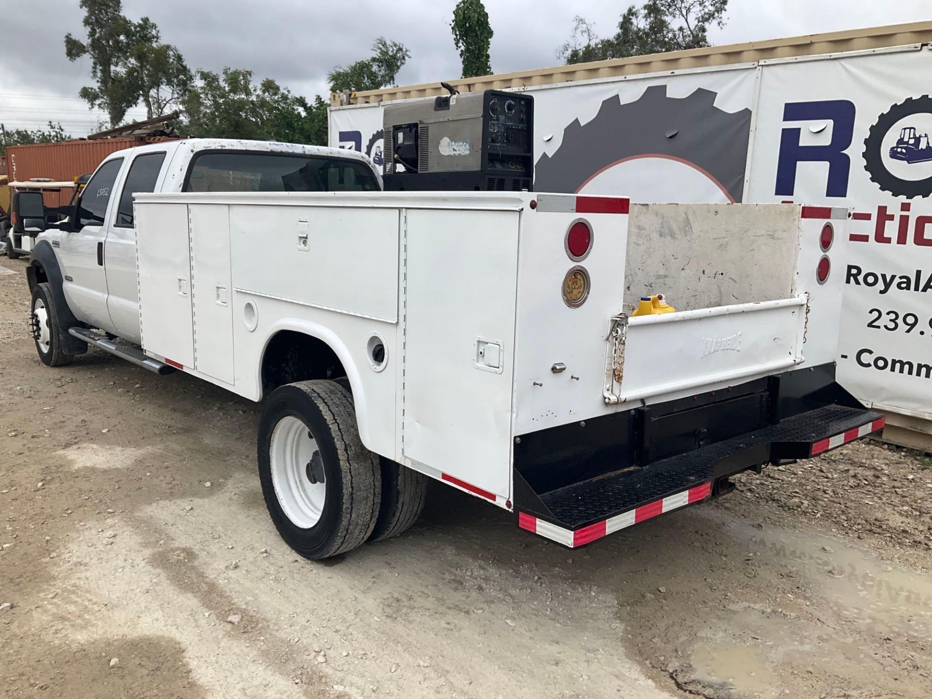 2006 Ford F-450 Service Utility Truck with Welder - Image 4 of 37