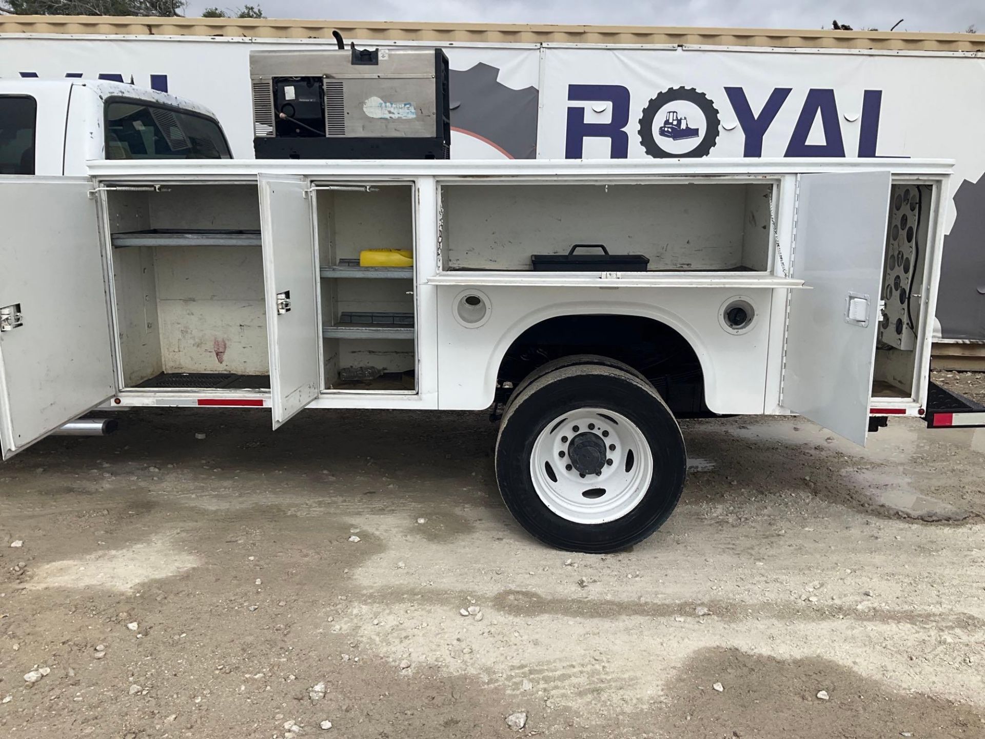 2006 Ford F-450 Service Utility Truck with Welder - Image 33 of 37