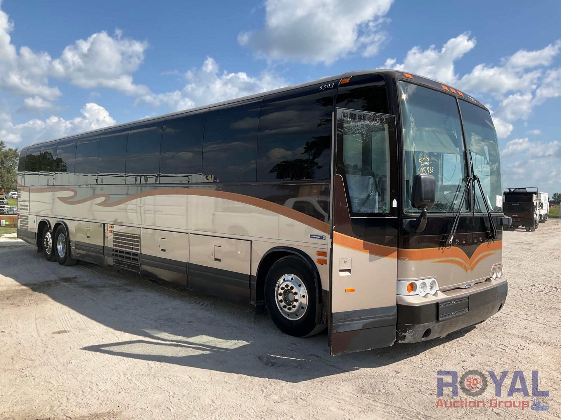 2005 Prevost Tour Bus - Image 2 of 30