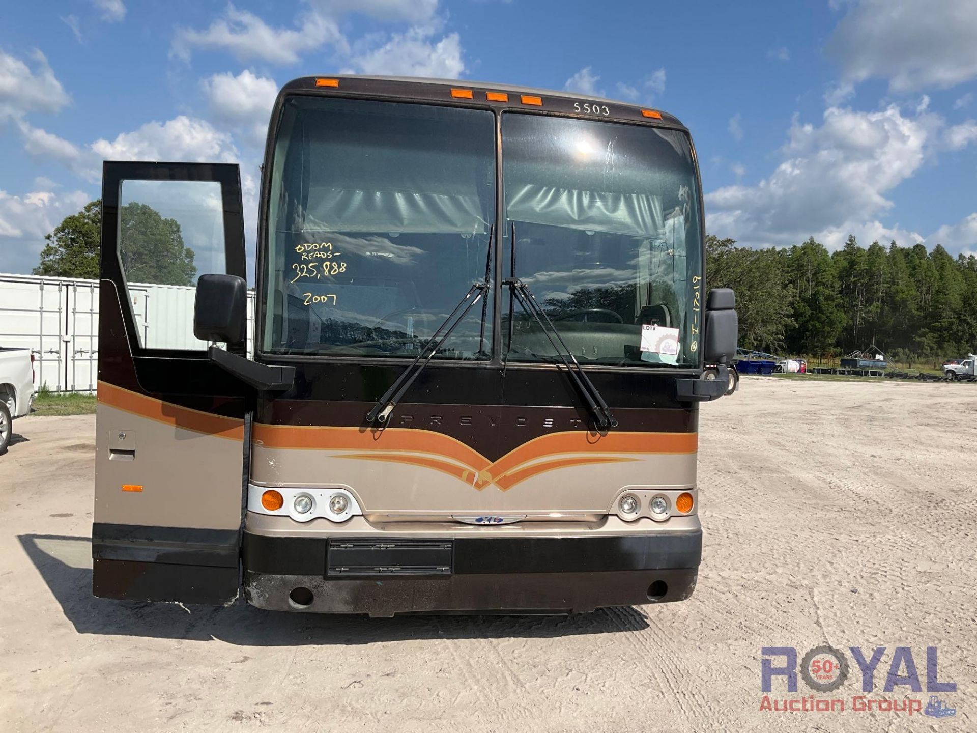 2005 Prevost Tour Bus - Image 5 of 30