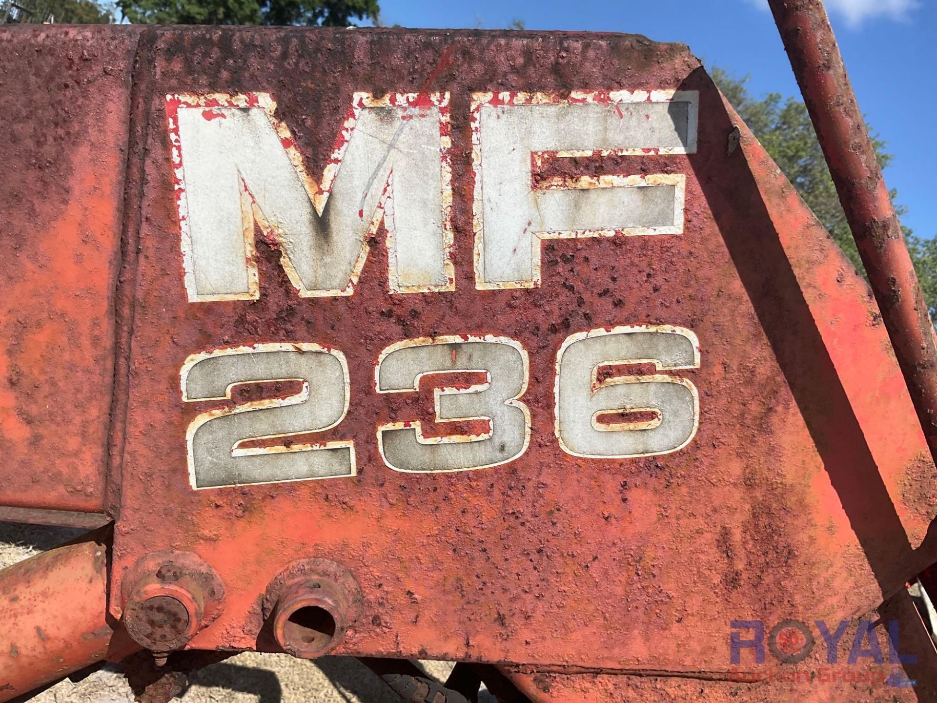 Massey Ferguson 236 Tractor Loader Attachment - Image 7 of 7