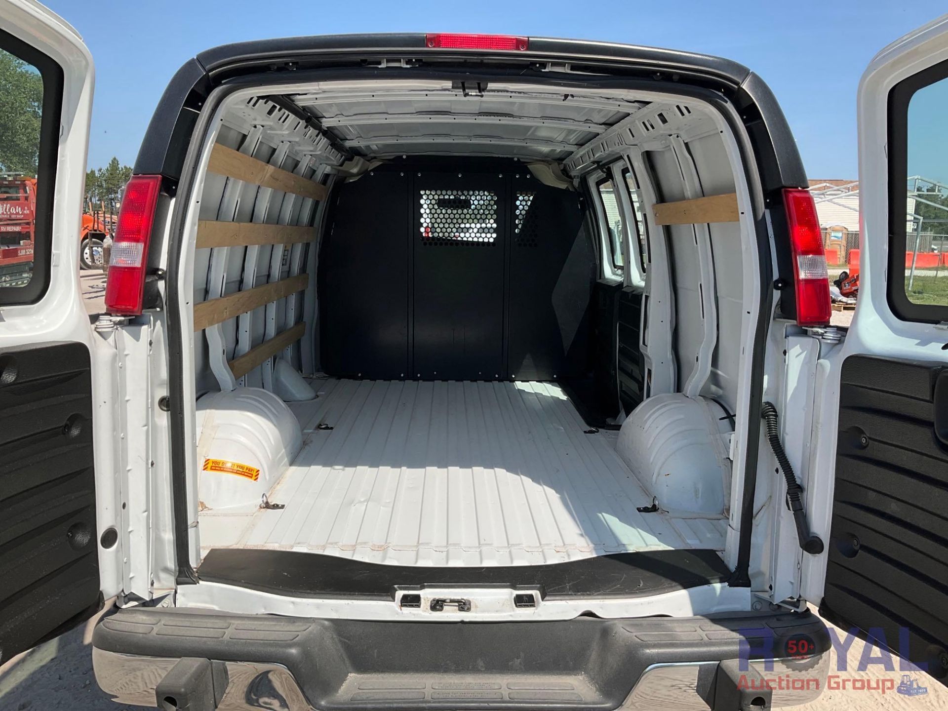 2021 GMC Savana Cargo Van - Image 18 of 27