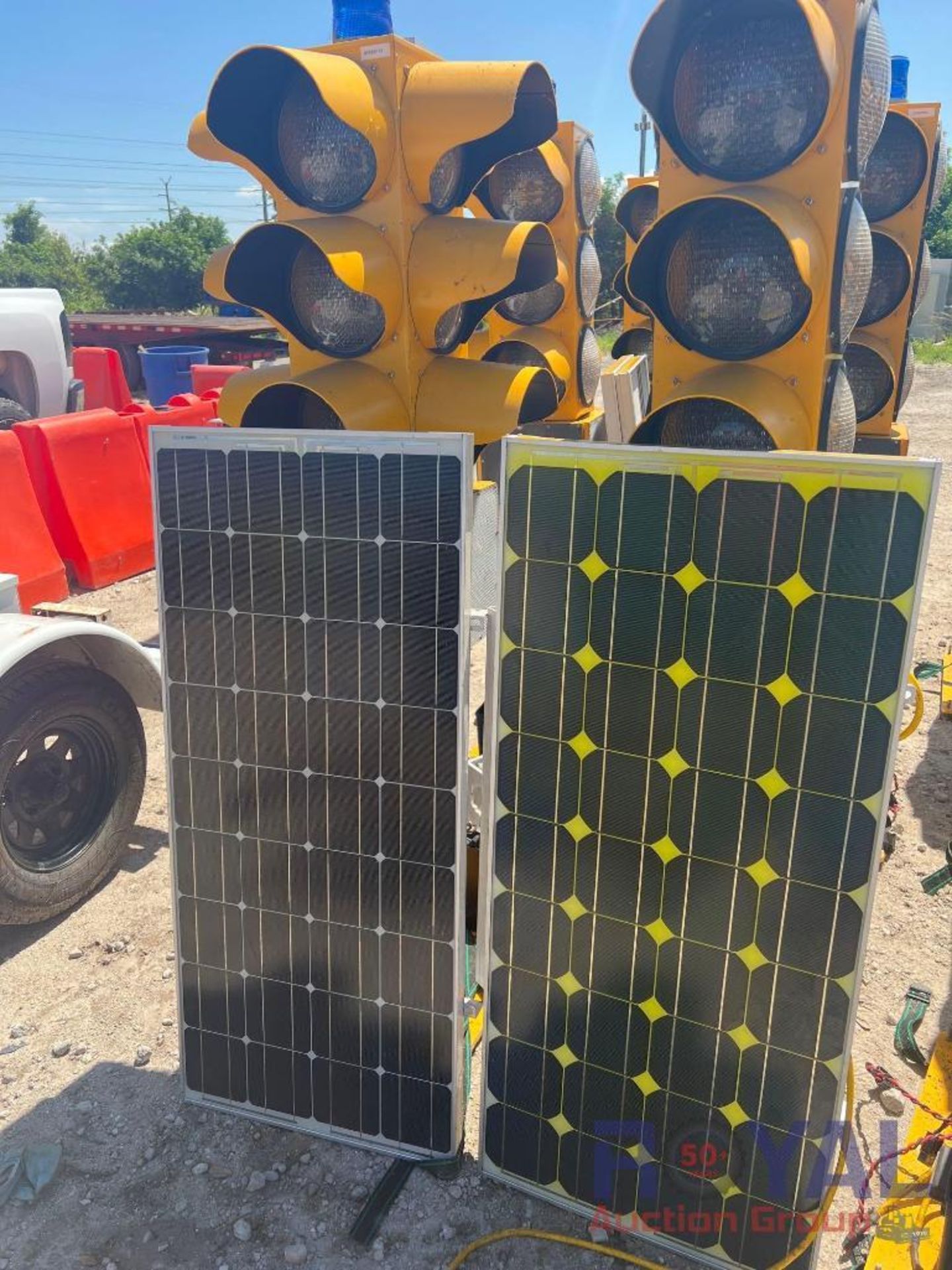 2 Solar Powered Traffic Lights - Image 3 of 3