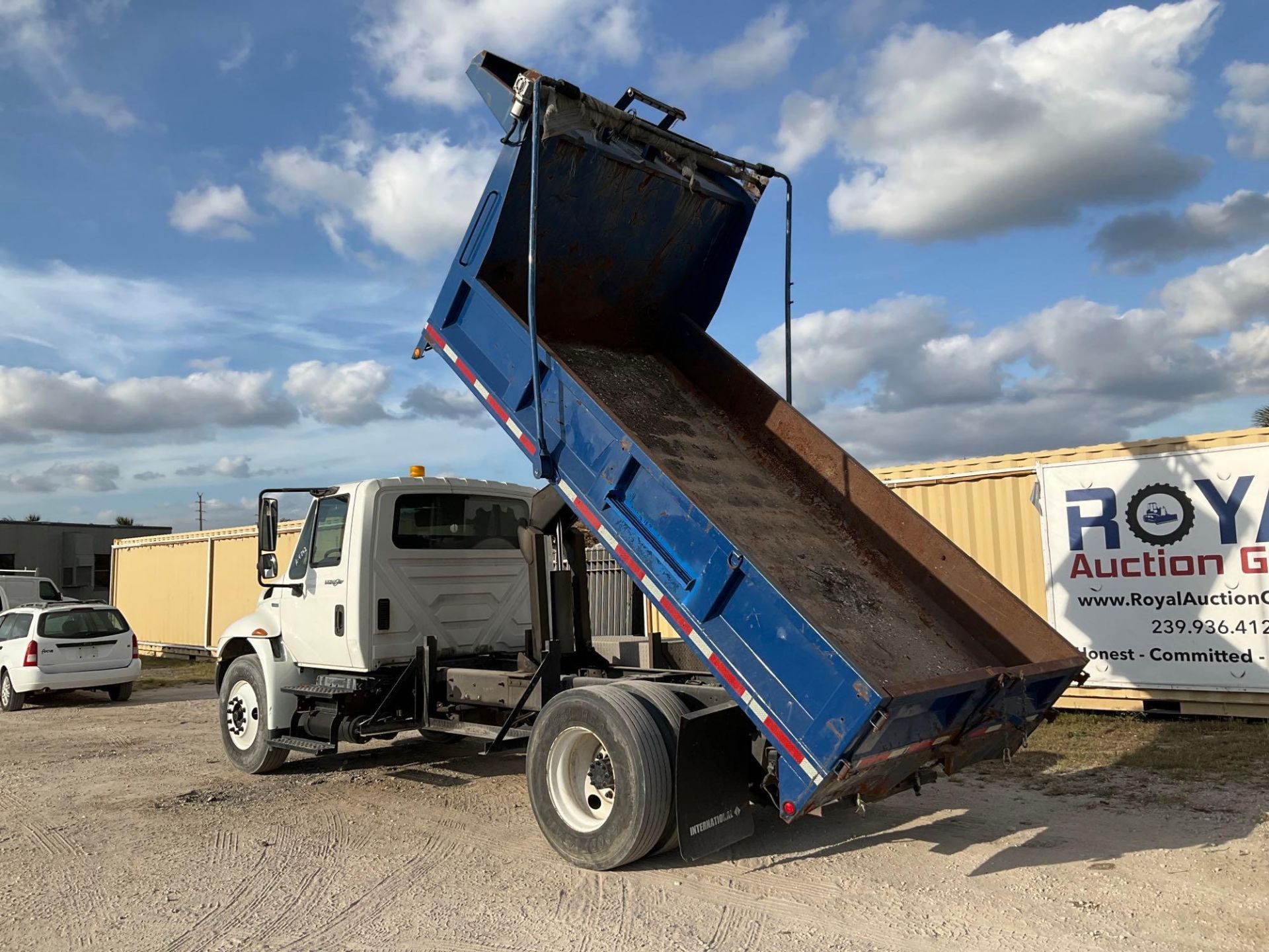 2009 International 4300 S/A Dump Truck - Image 4 of 37