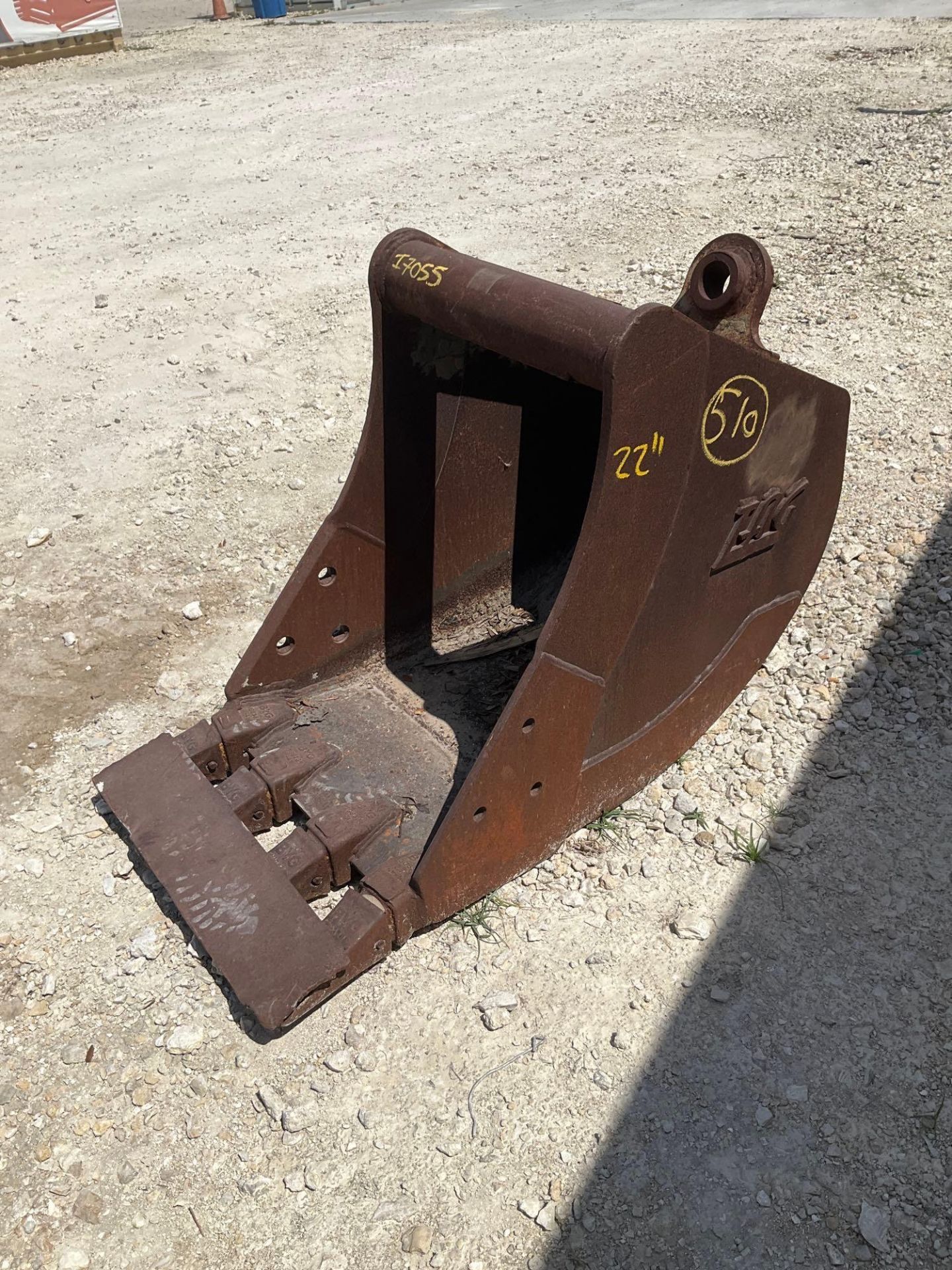 TAG 22 Inch Quick Release Excavator Bucket with Finish Blade - Image 10 of 10