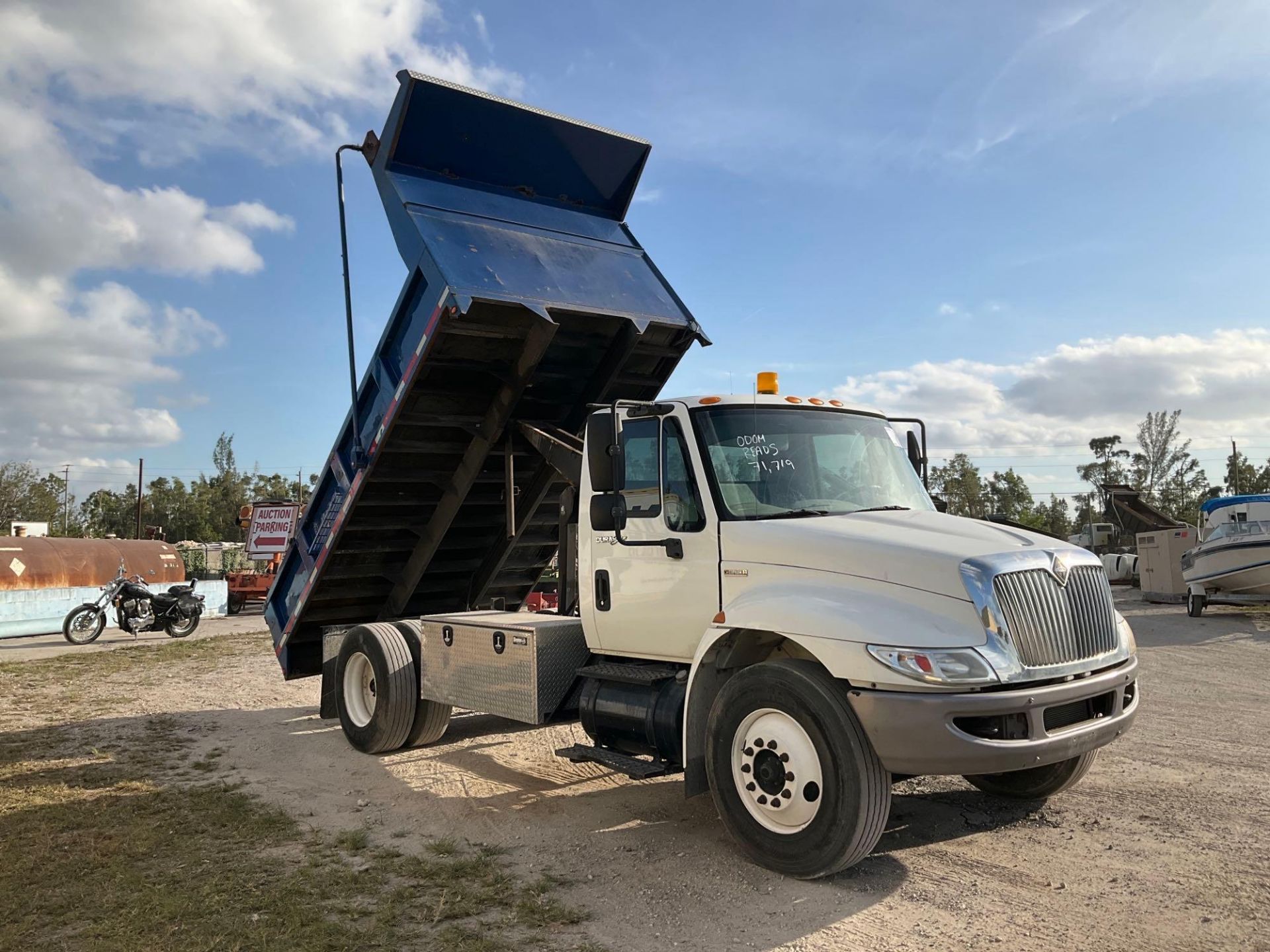 2009 International 4300 S/A Dump Truck - Image 2 of 37