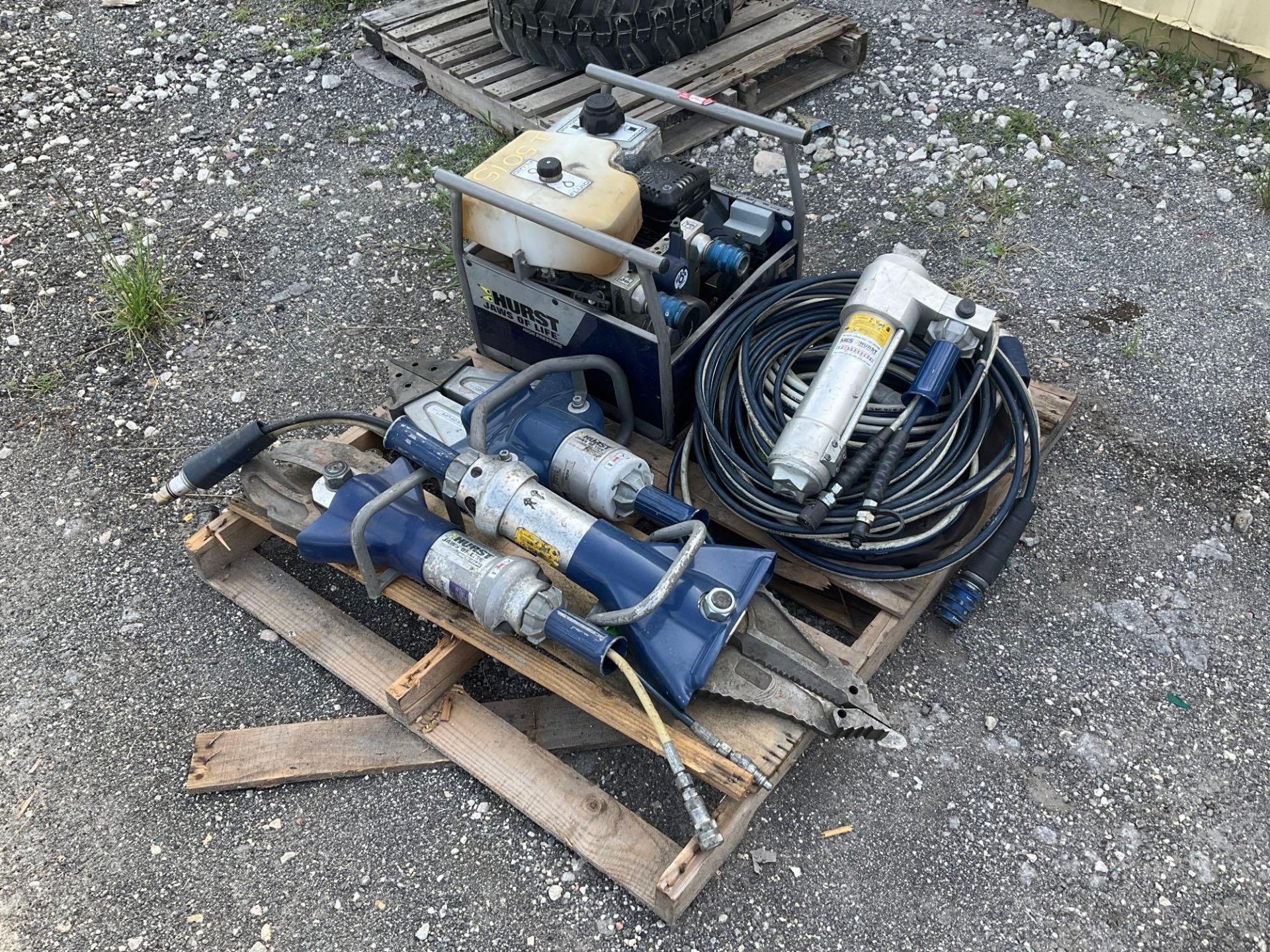 Centaur/ Hurst Jaws of Life and Hydraulic Tools with pump - Image 3 of 8