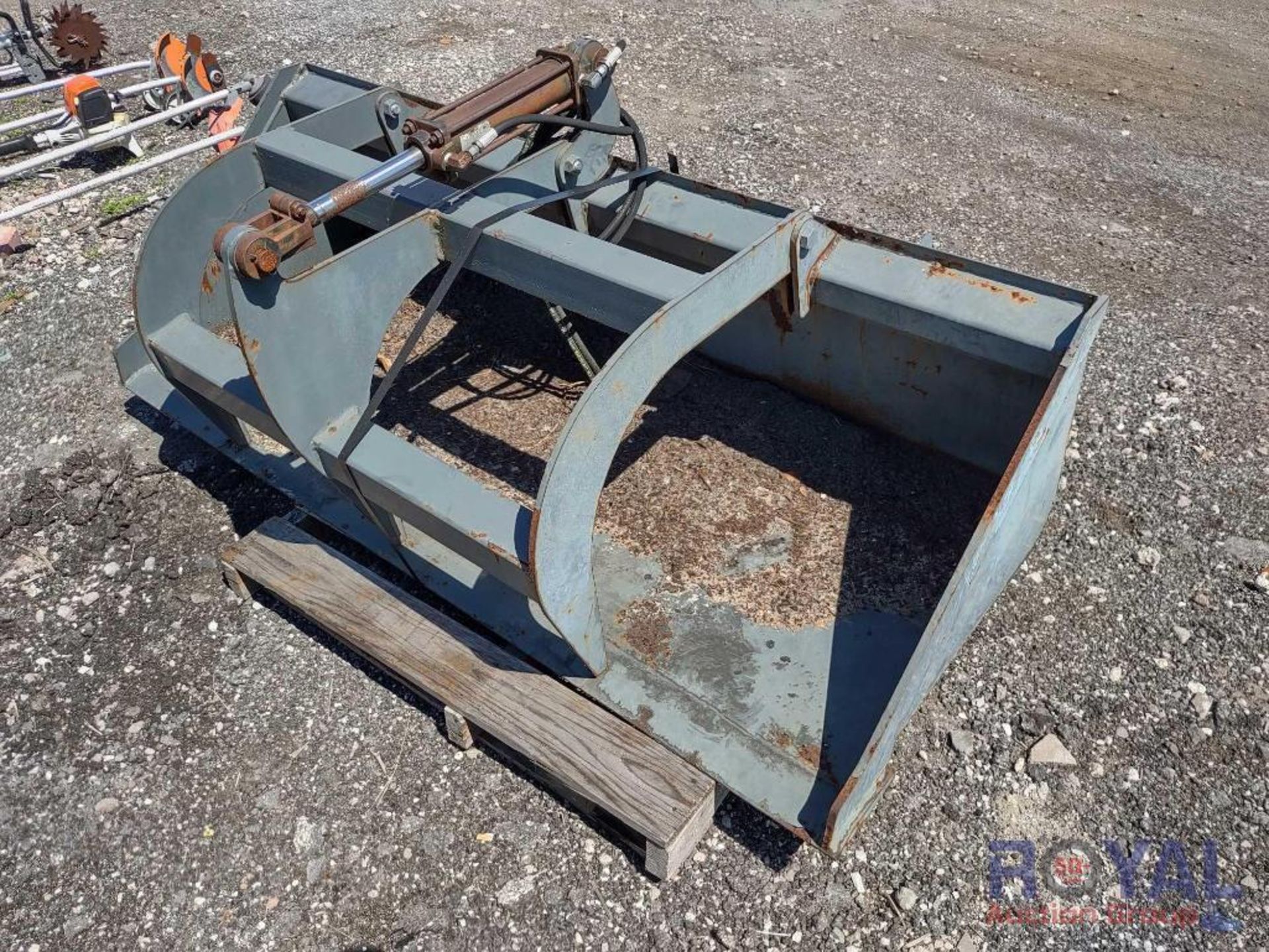 Skid Steer Grapple Bucket - Image 2 of 4