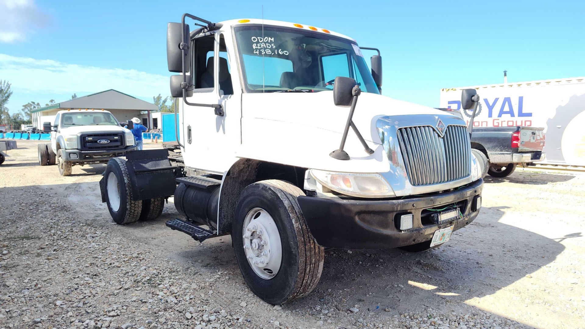 2004 International 4300 S/A Day Cab - Image 2 of 34