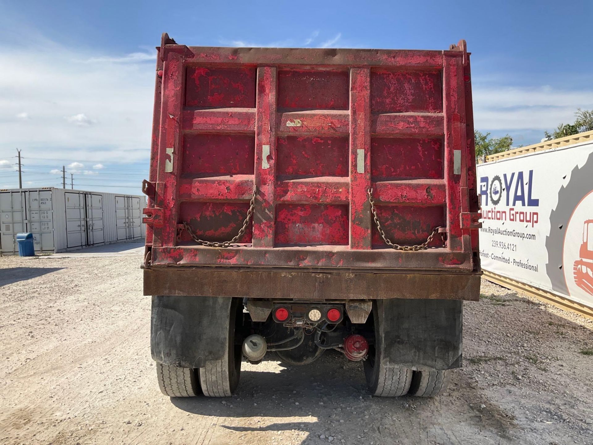 2000 Freightliner Dump Truck - Image 18 of 38