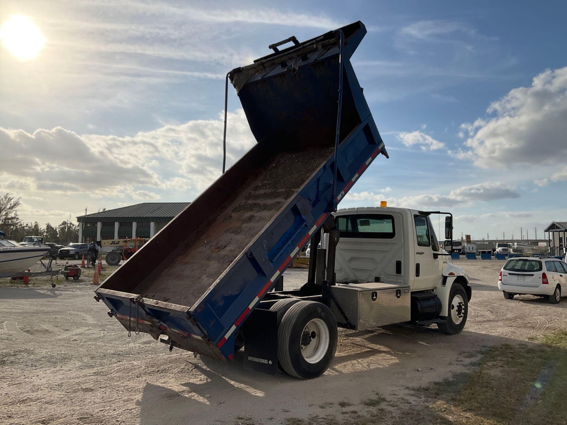 2009 International 4300 S/A Dump Truck - Image 3 of 37