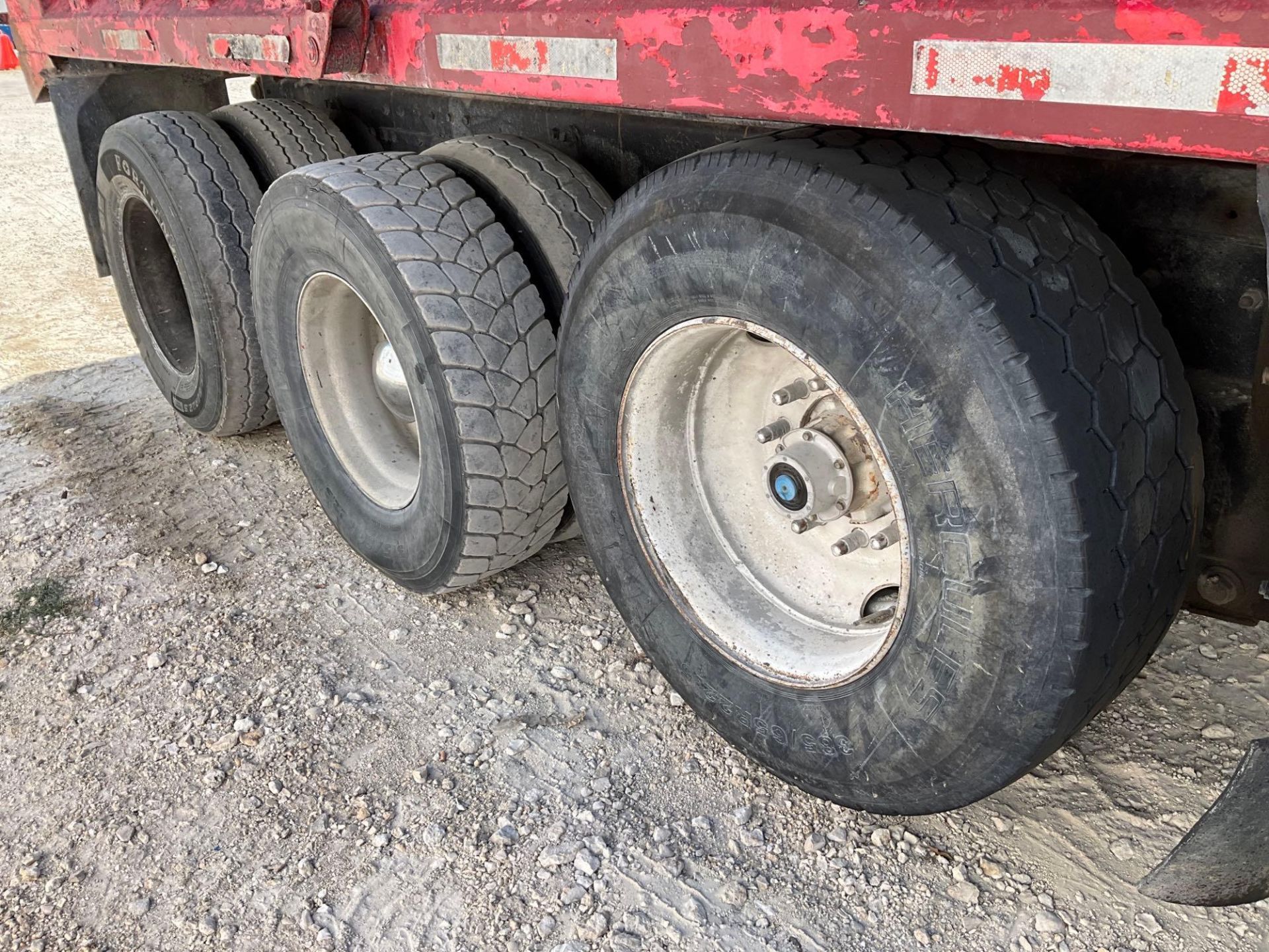 2000 Freightliner Dump Truck - Image 33 of 38